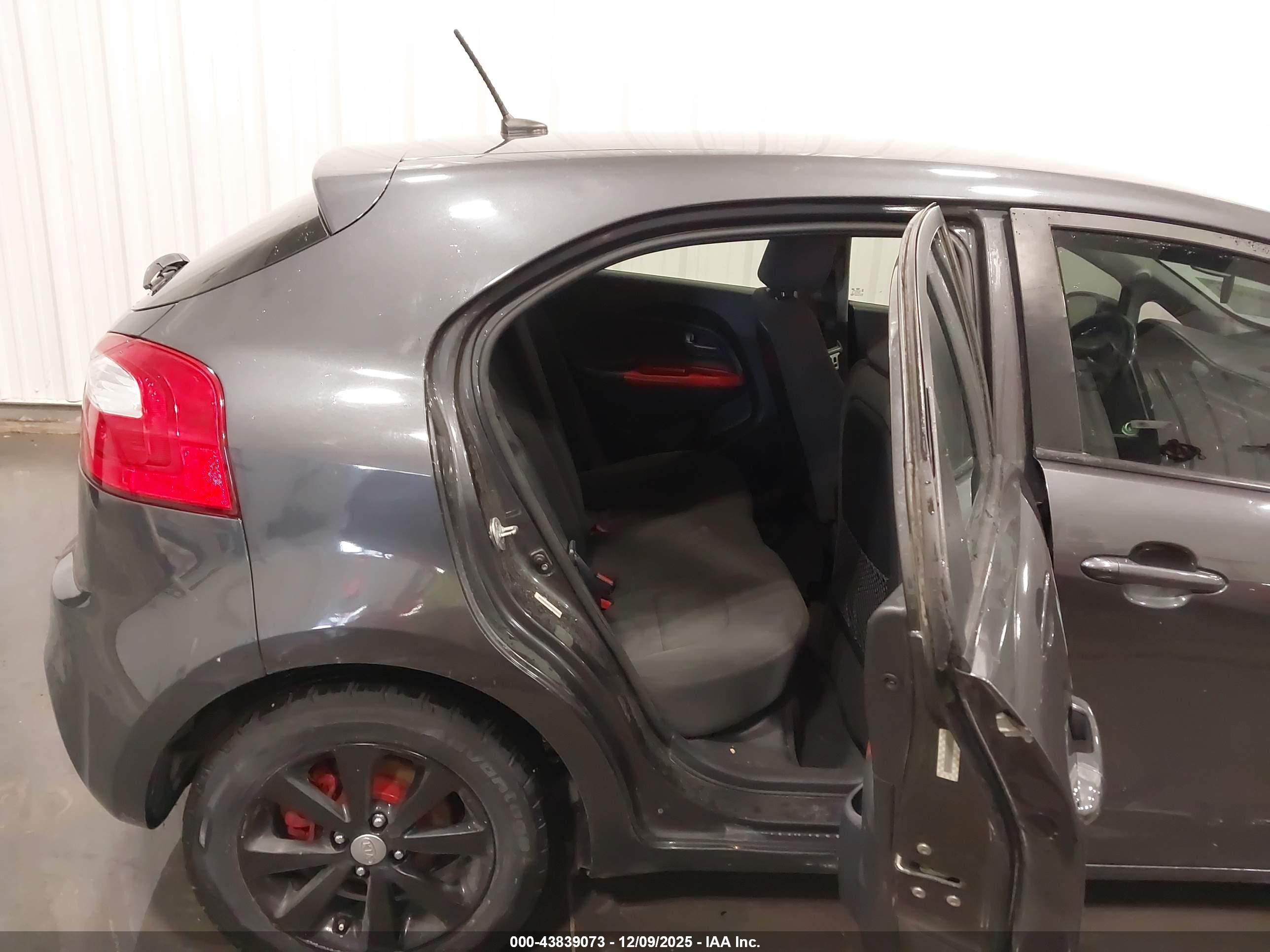 KIA RIO image 8