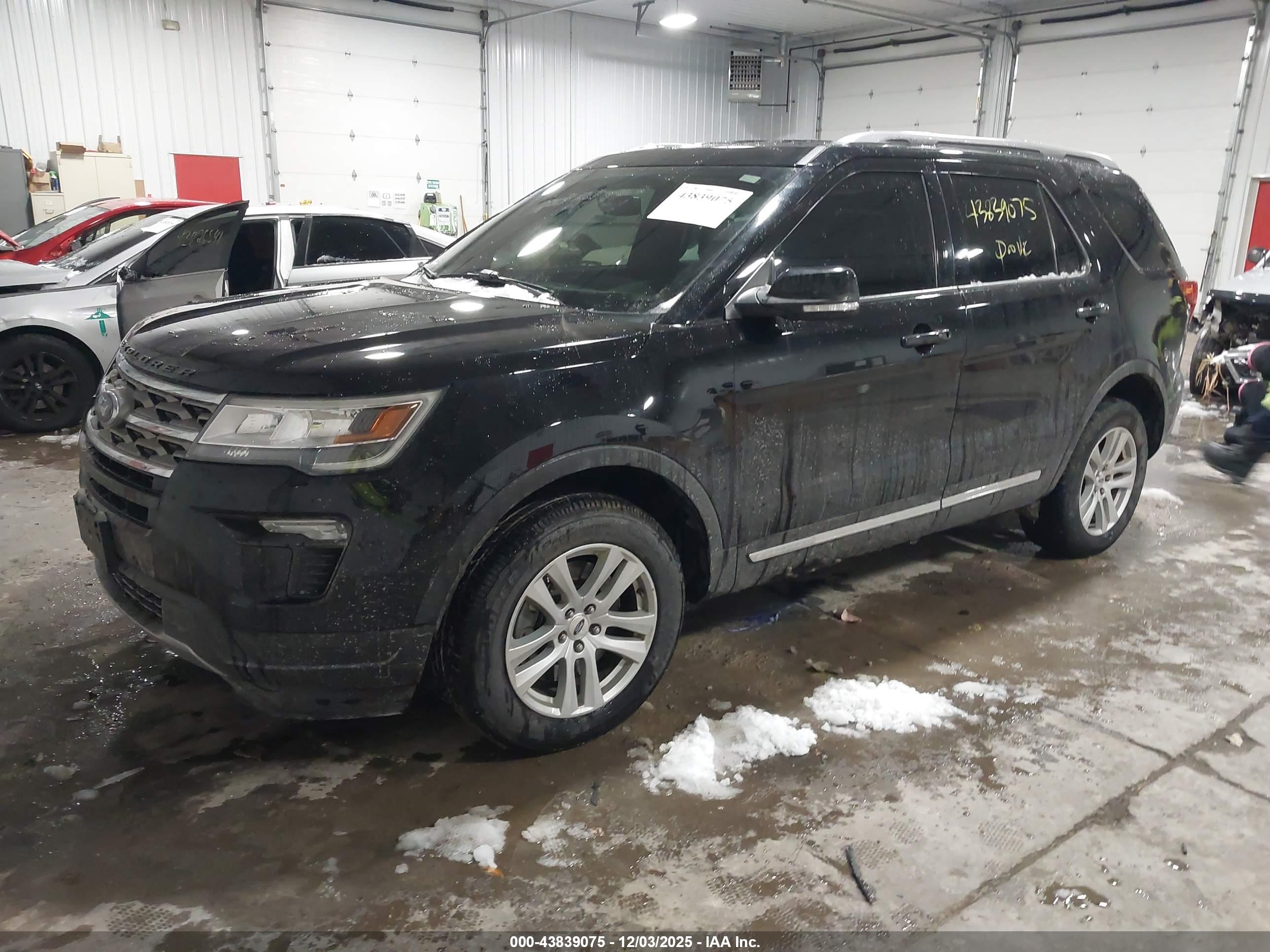 FORD EXPLORER image 2