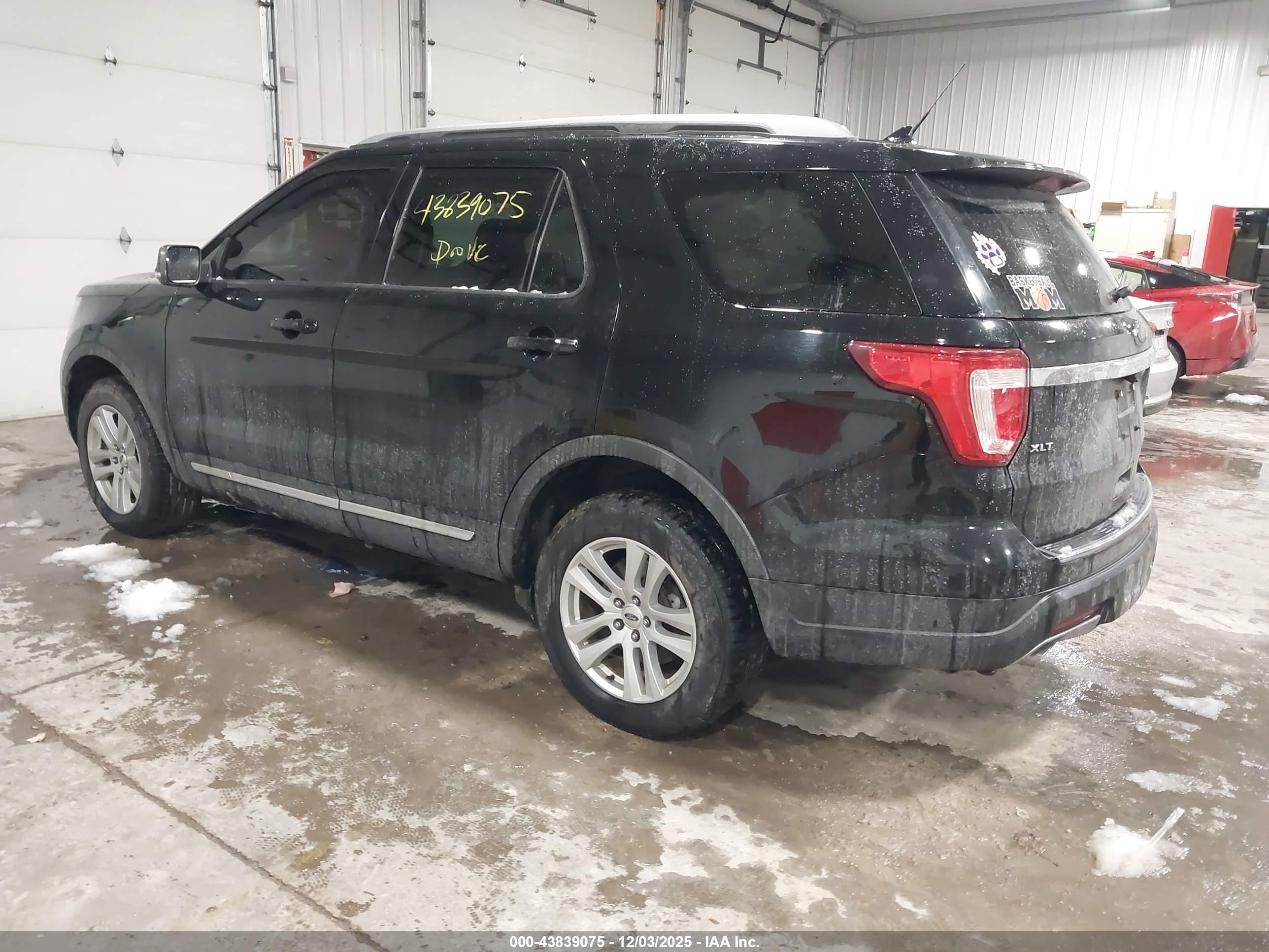 FORD EXPLORER image 3