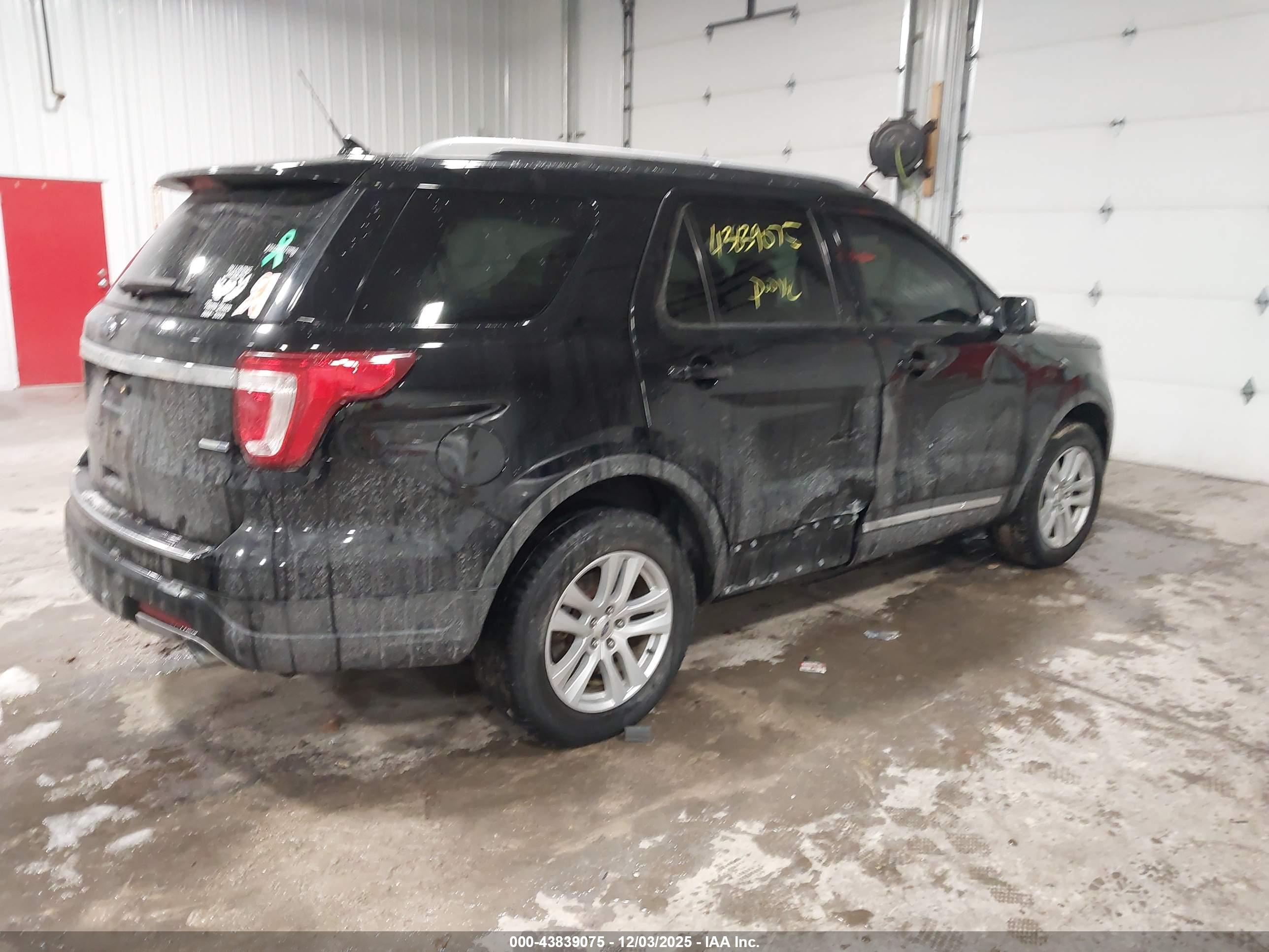 FORD EXPLORER image 4