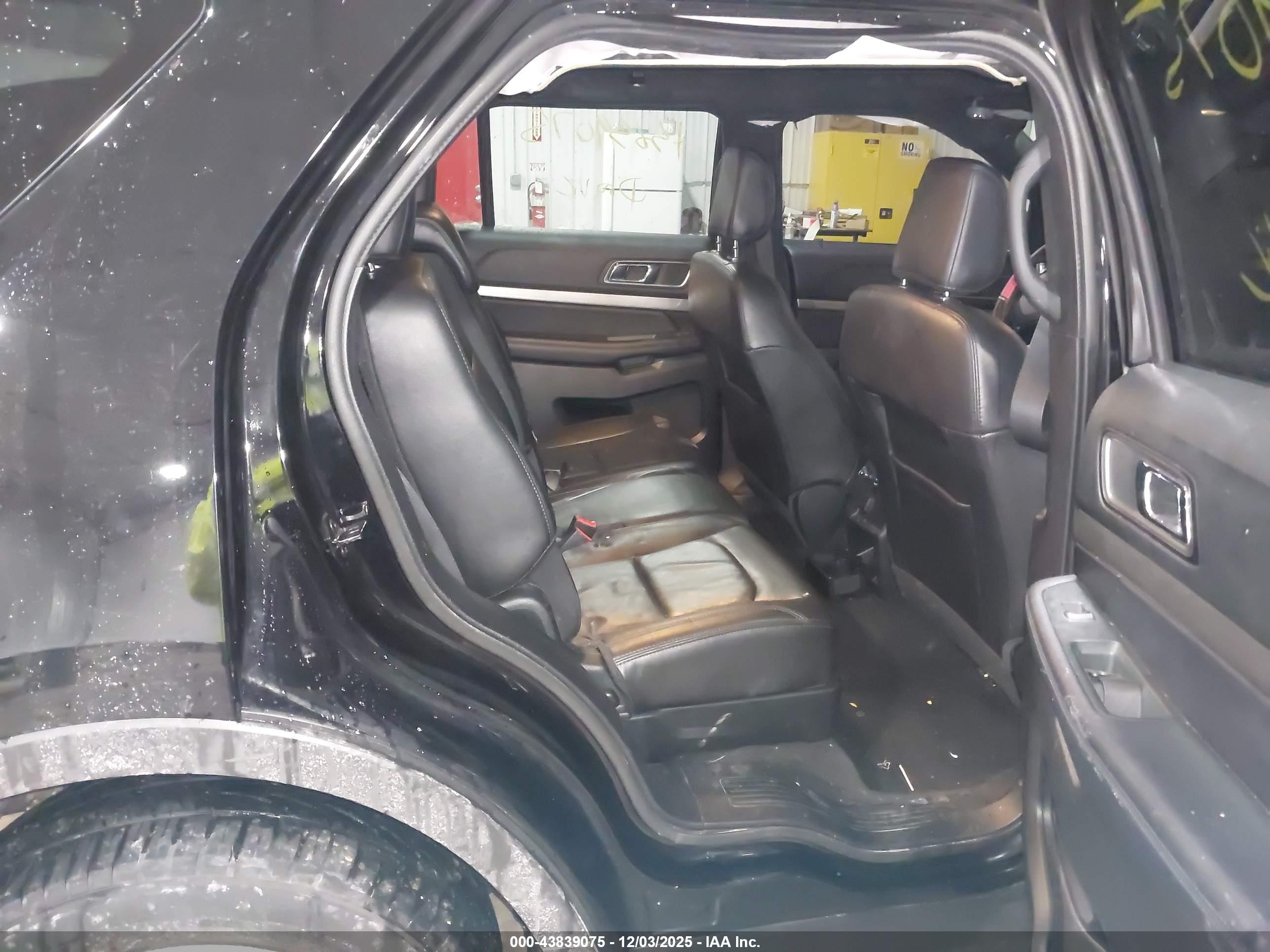 FORD EXPLORER image 8