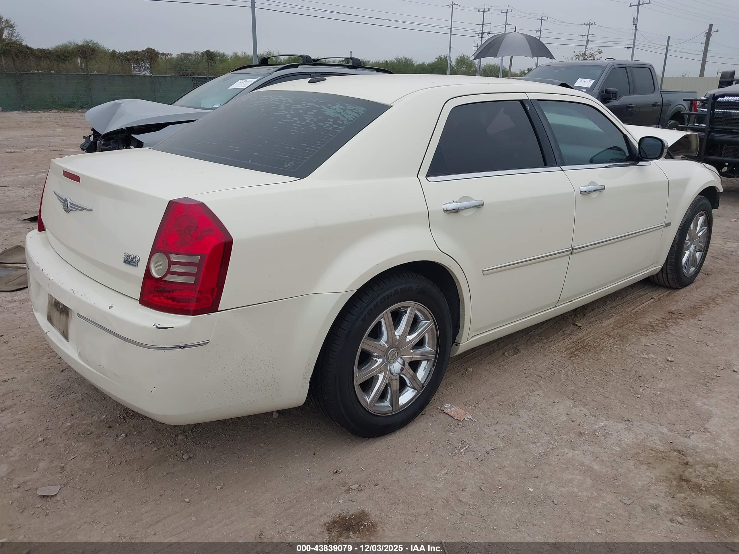 CHRYSLER 300 image 4