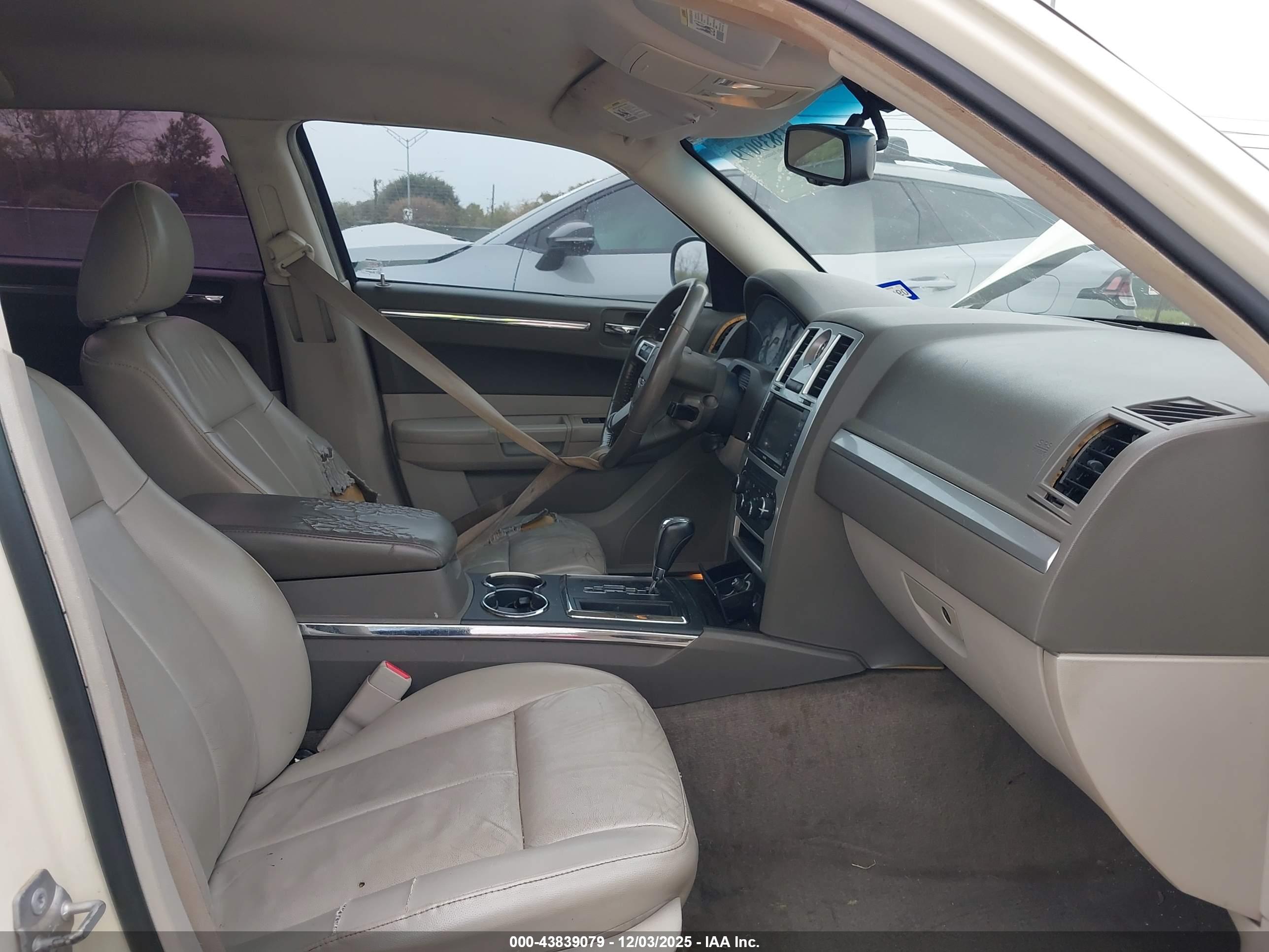 CHRYSLER 300 image 5