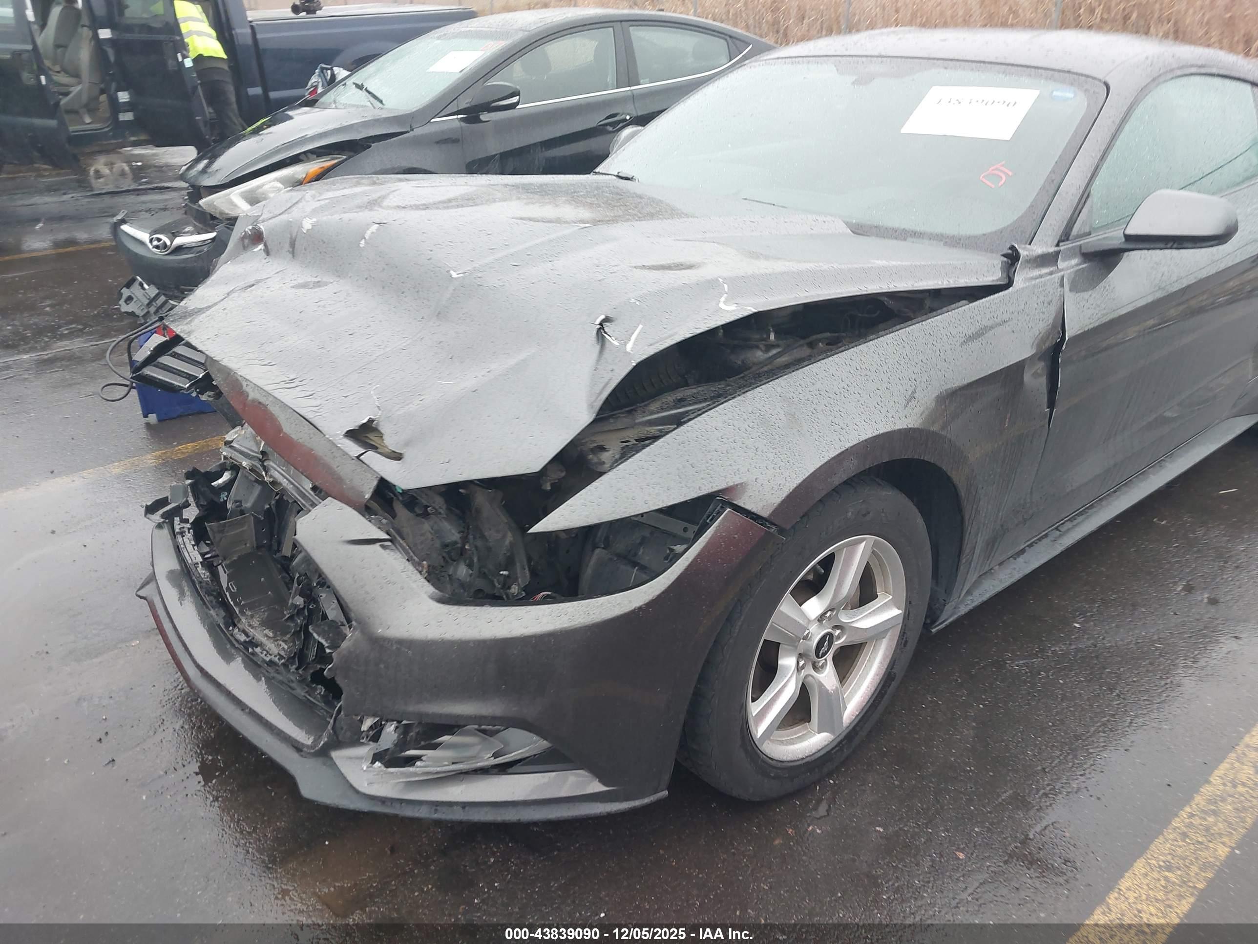 FORD MUSTANG image 6
