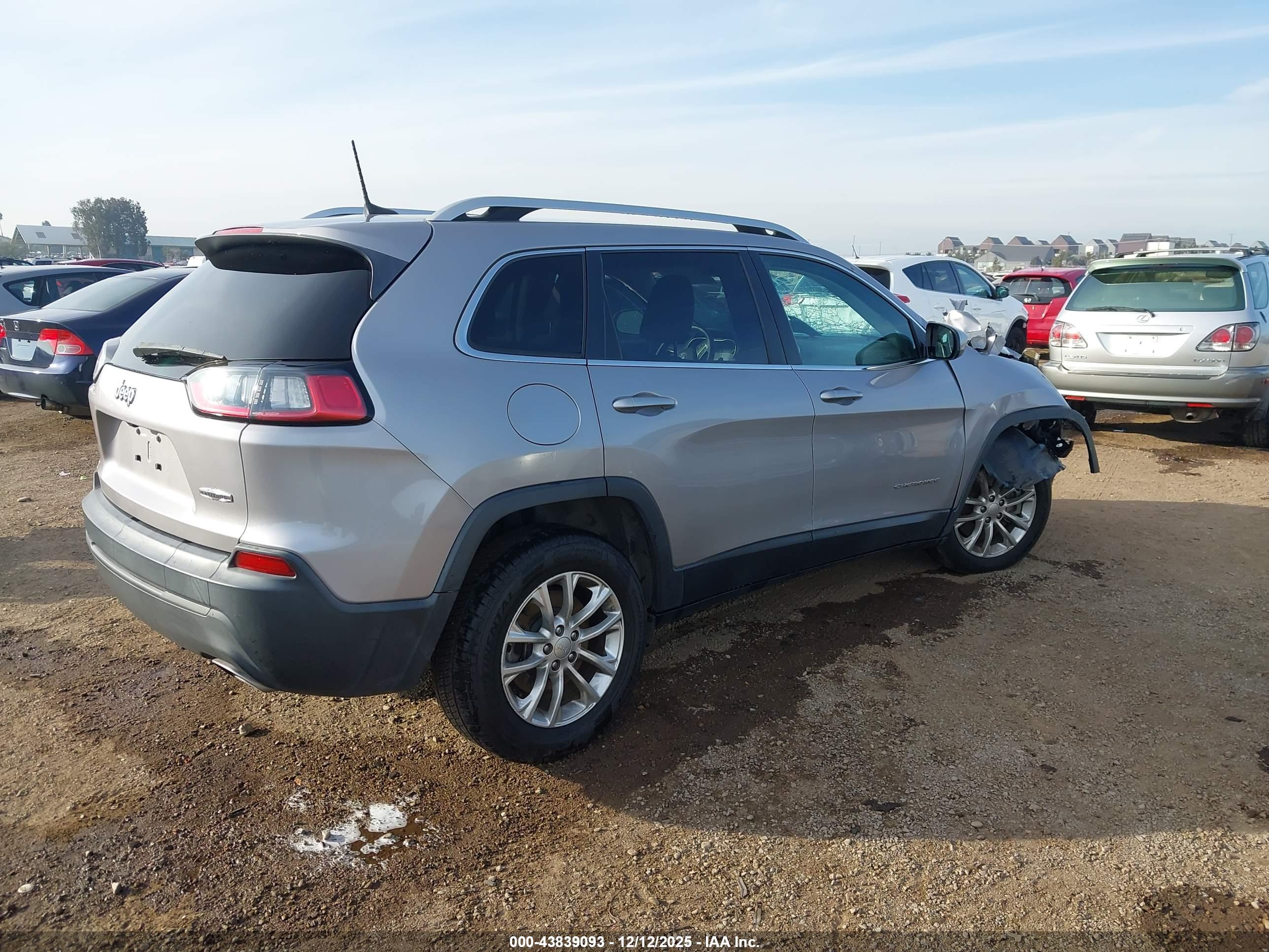 JEEP CHEROKEE image 4