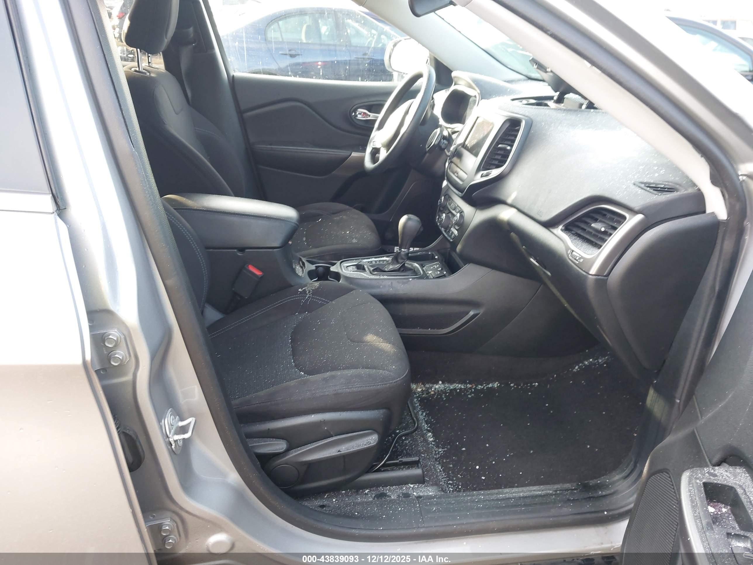 JEEP CHEROKEE image 5