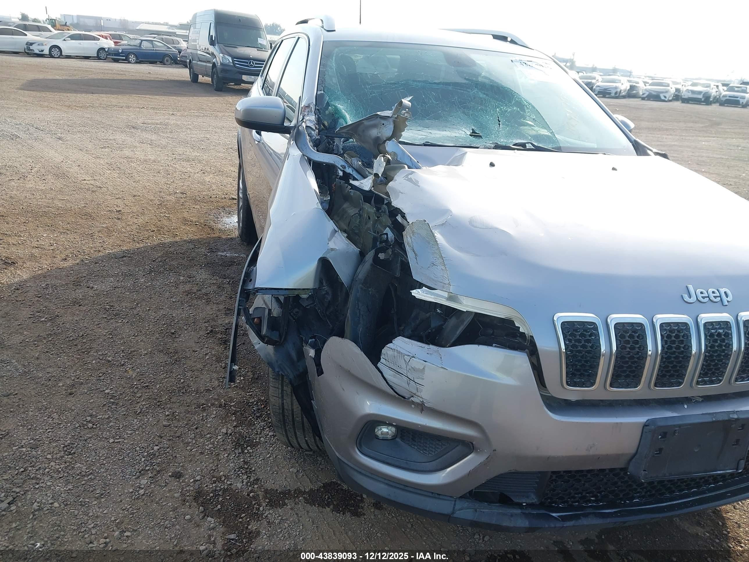 JEEP CHEROKEE image 6