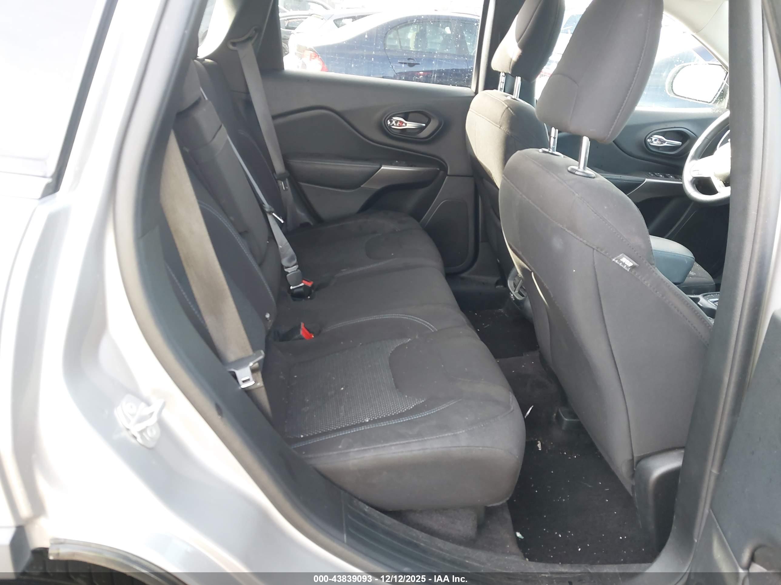 JEEP CHEROKEE image 8