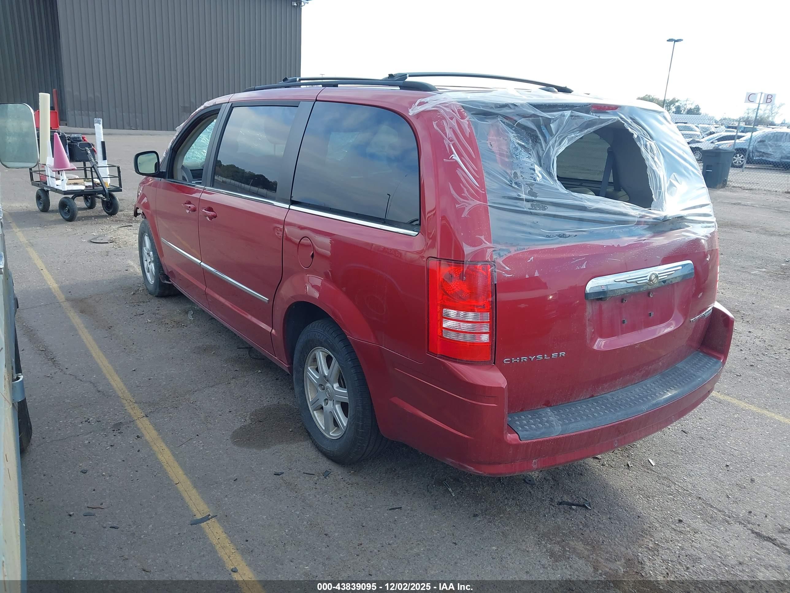 CHRYSLER TOWN image 3