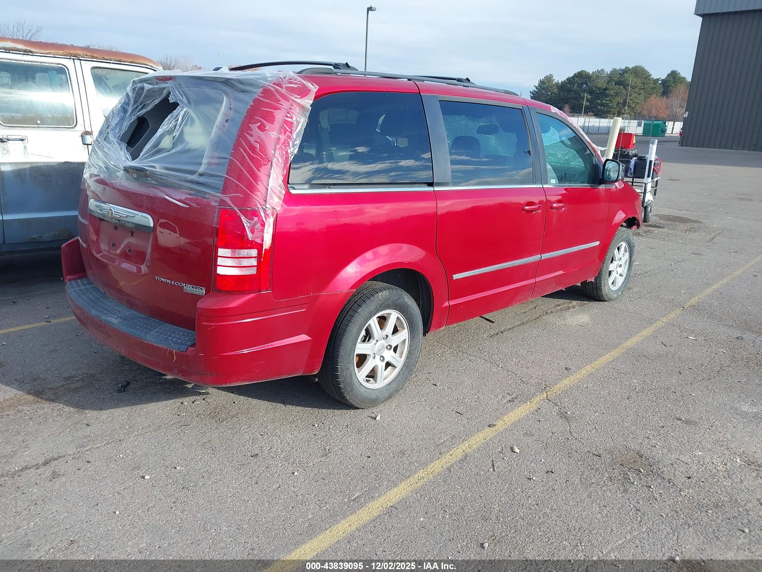 CHRYSLER TOWN image 4