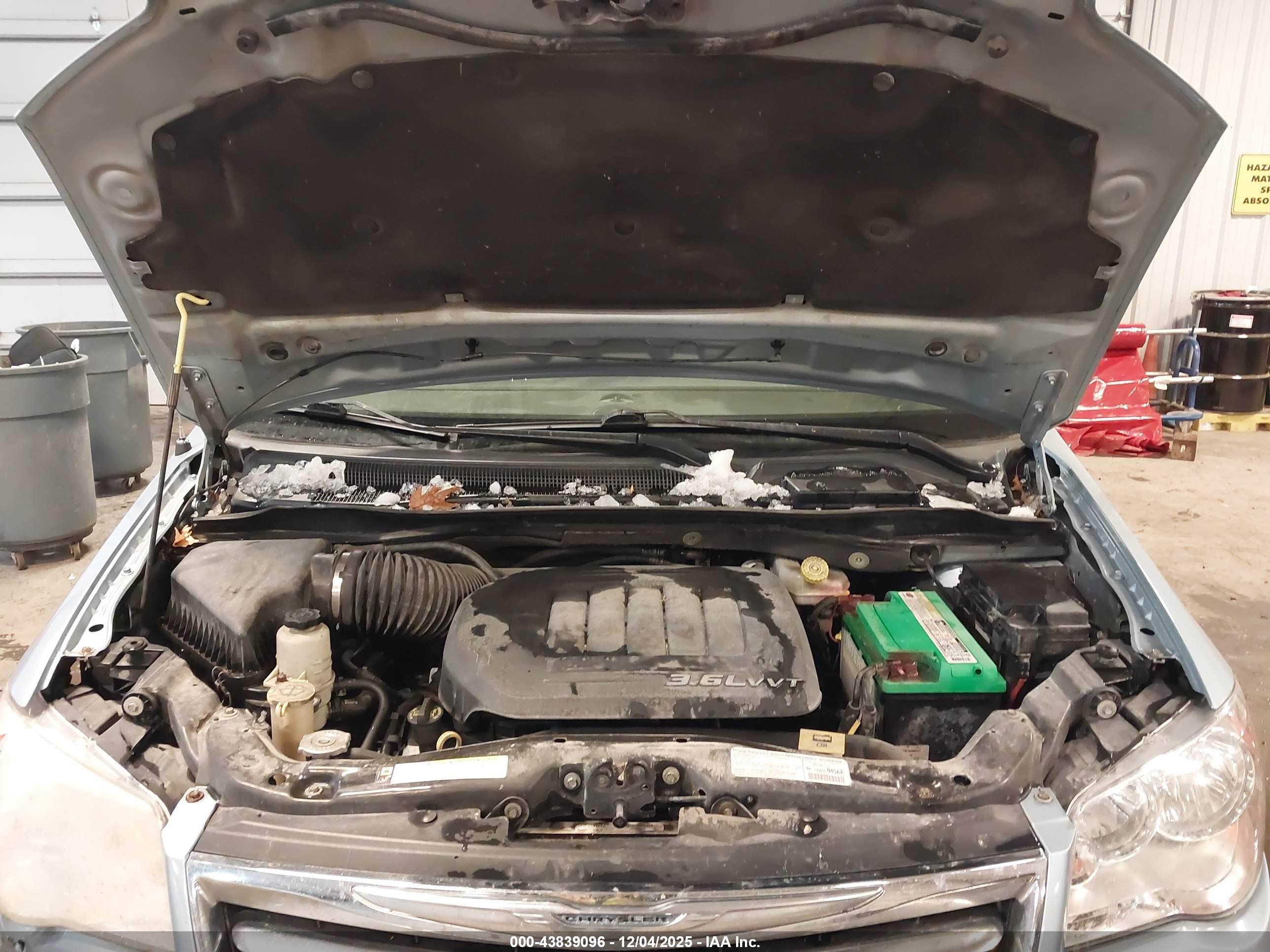CHRYSLER TOWN image 10
