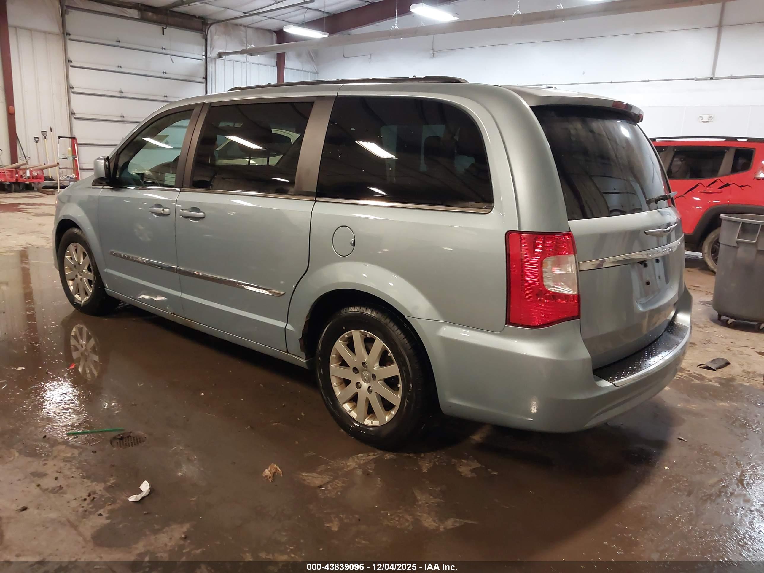 CHRYSLER TOWN image 3