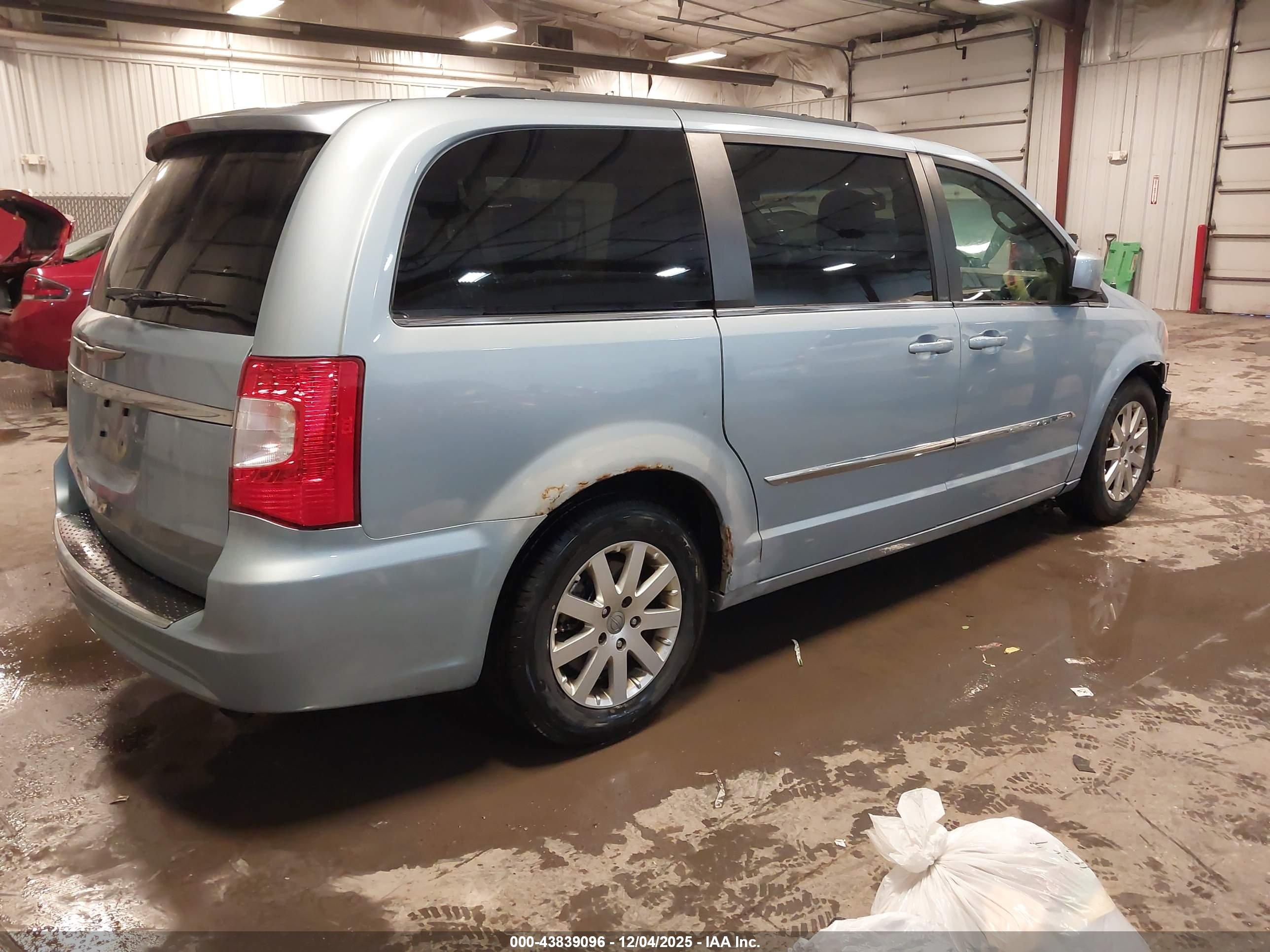 CHRYSLER TOWN image 4