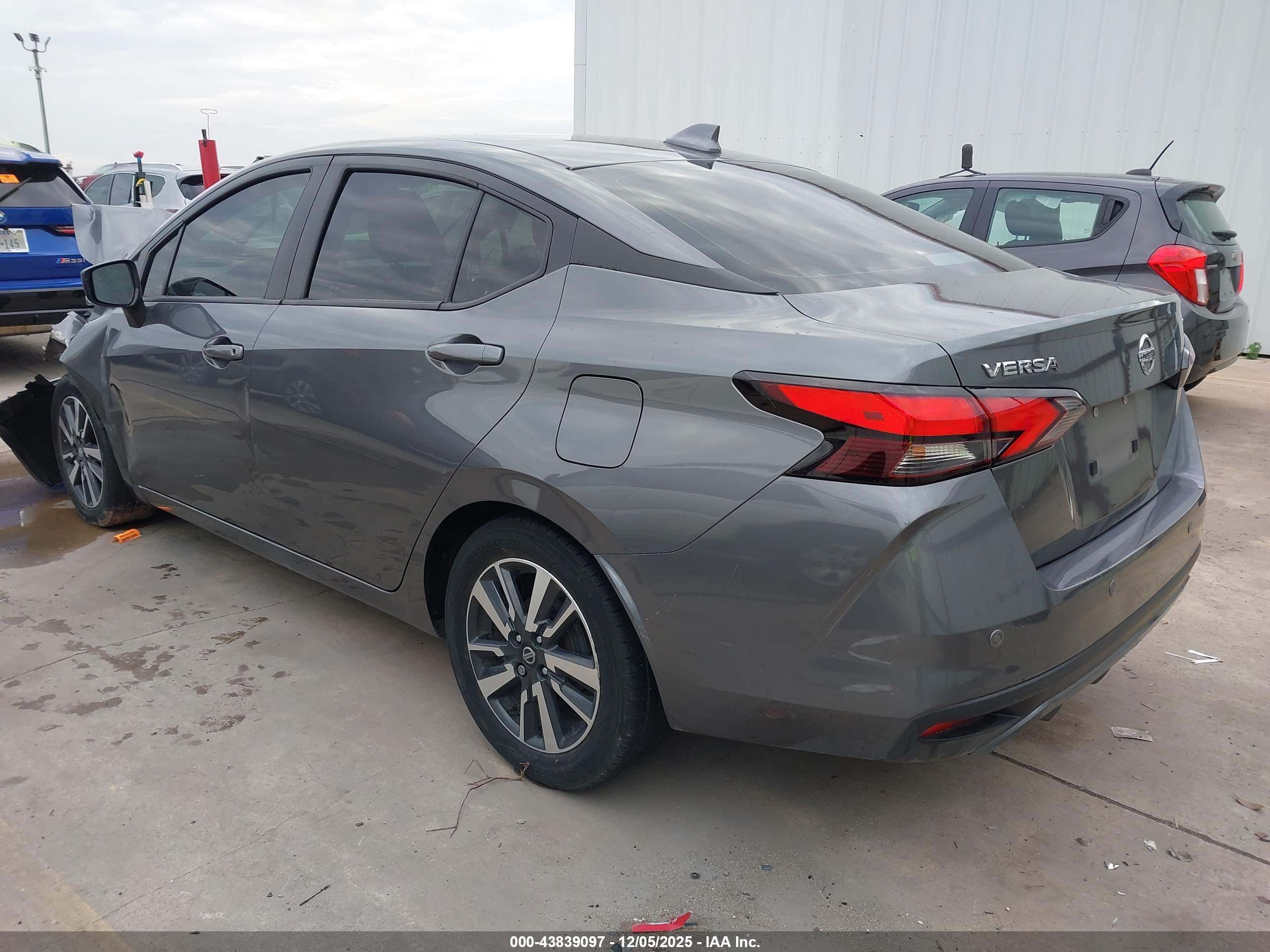 NISSAN VERSA image 3