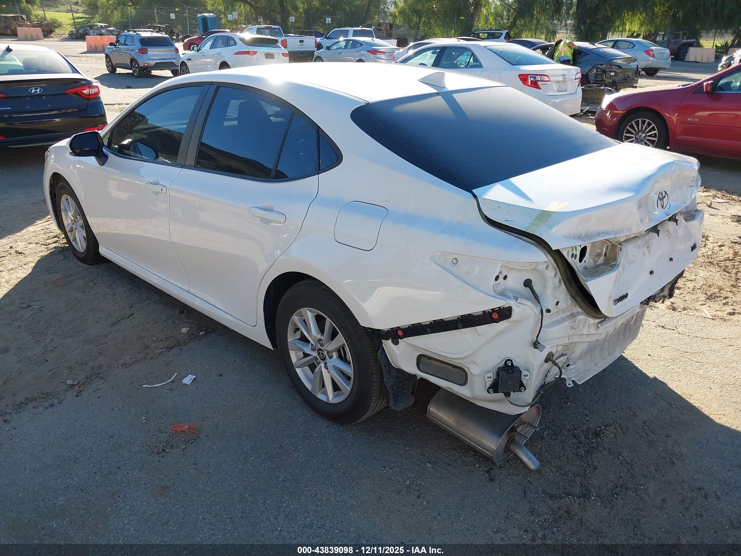 TOYOTA CAMRY image 3