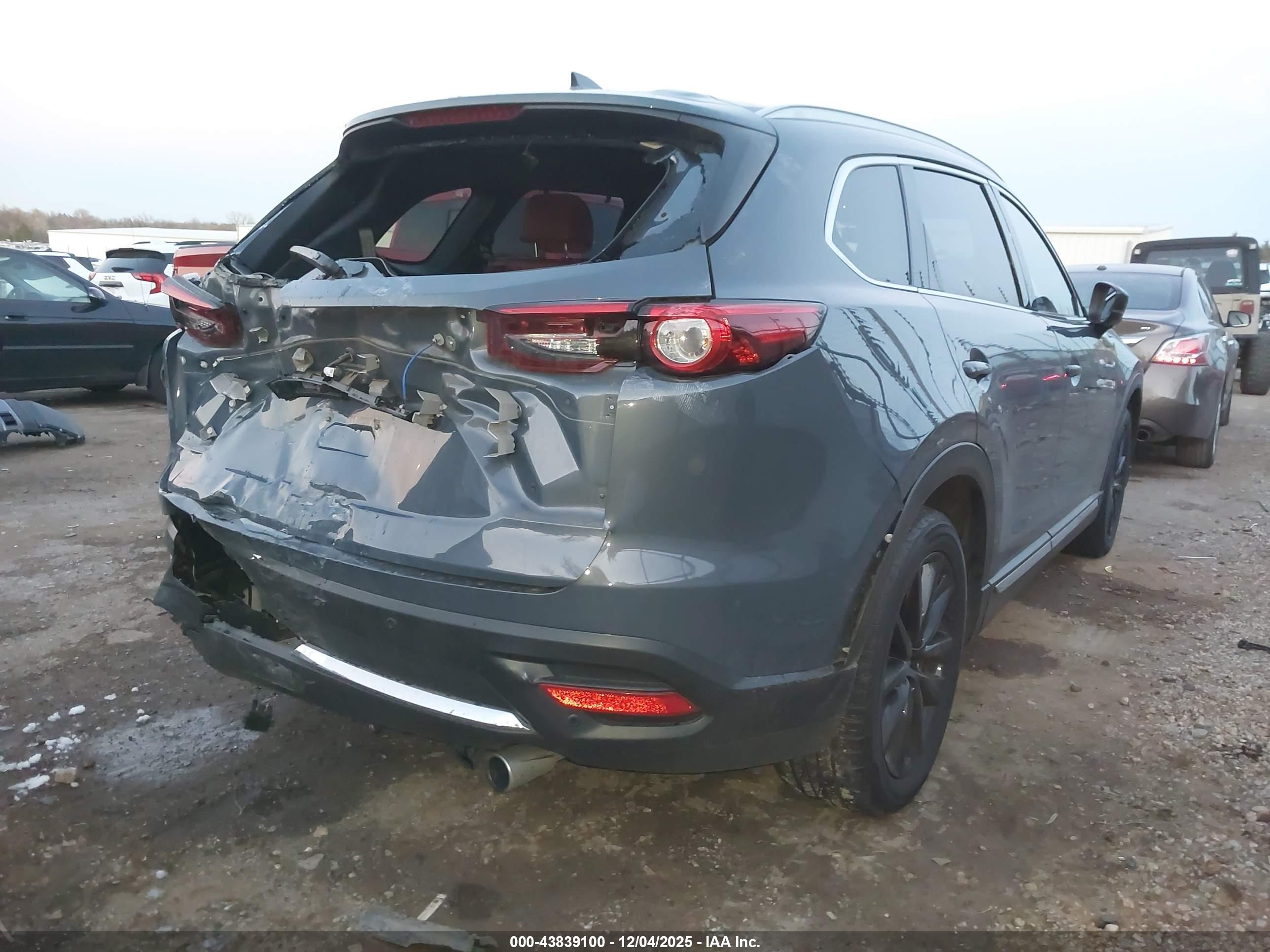 MAZDA CX-9 image 4
