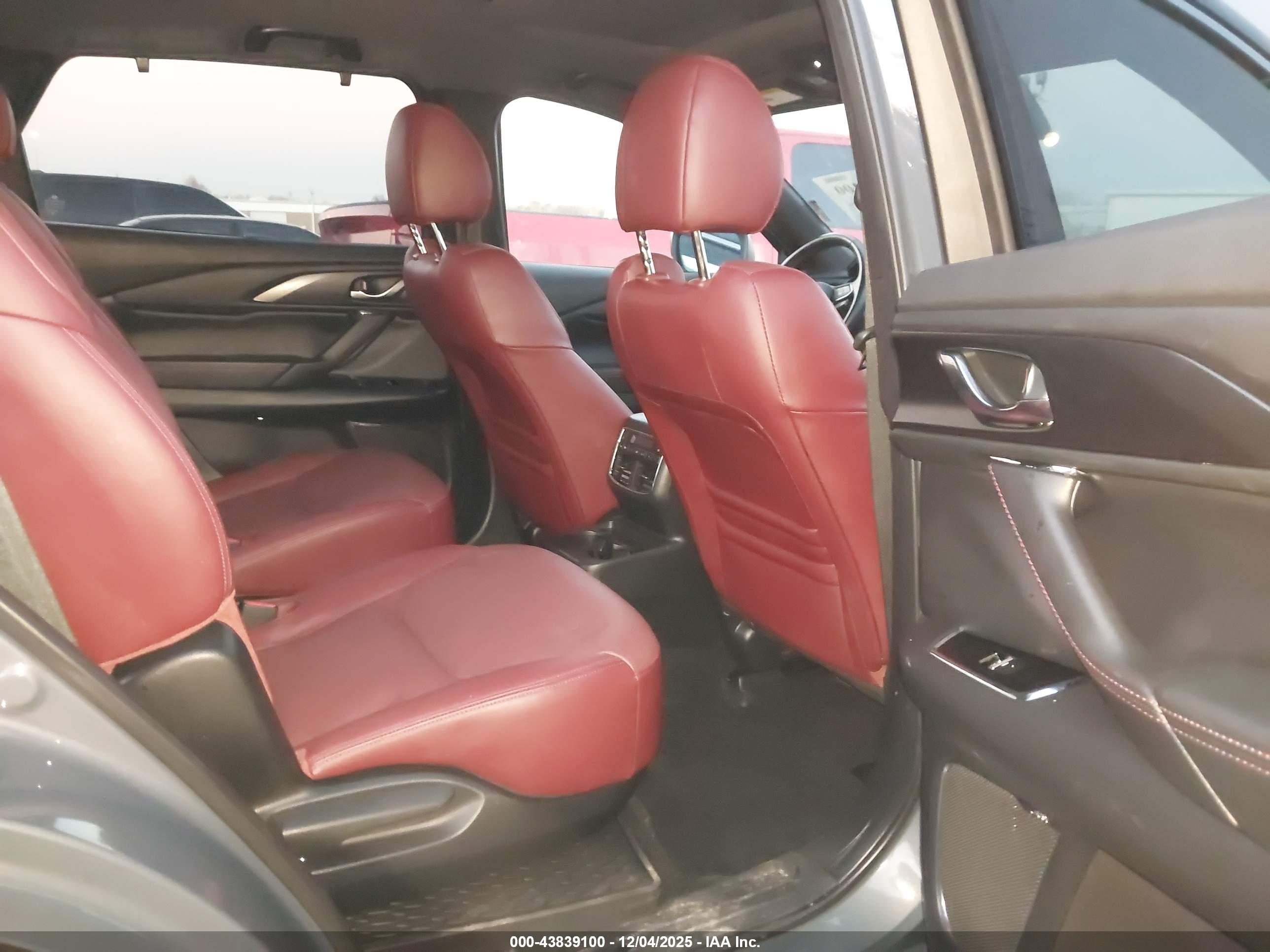 MAZDA CX-9 image 8