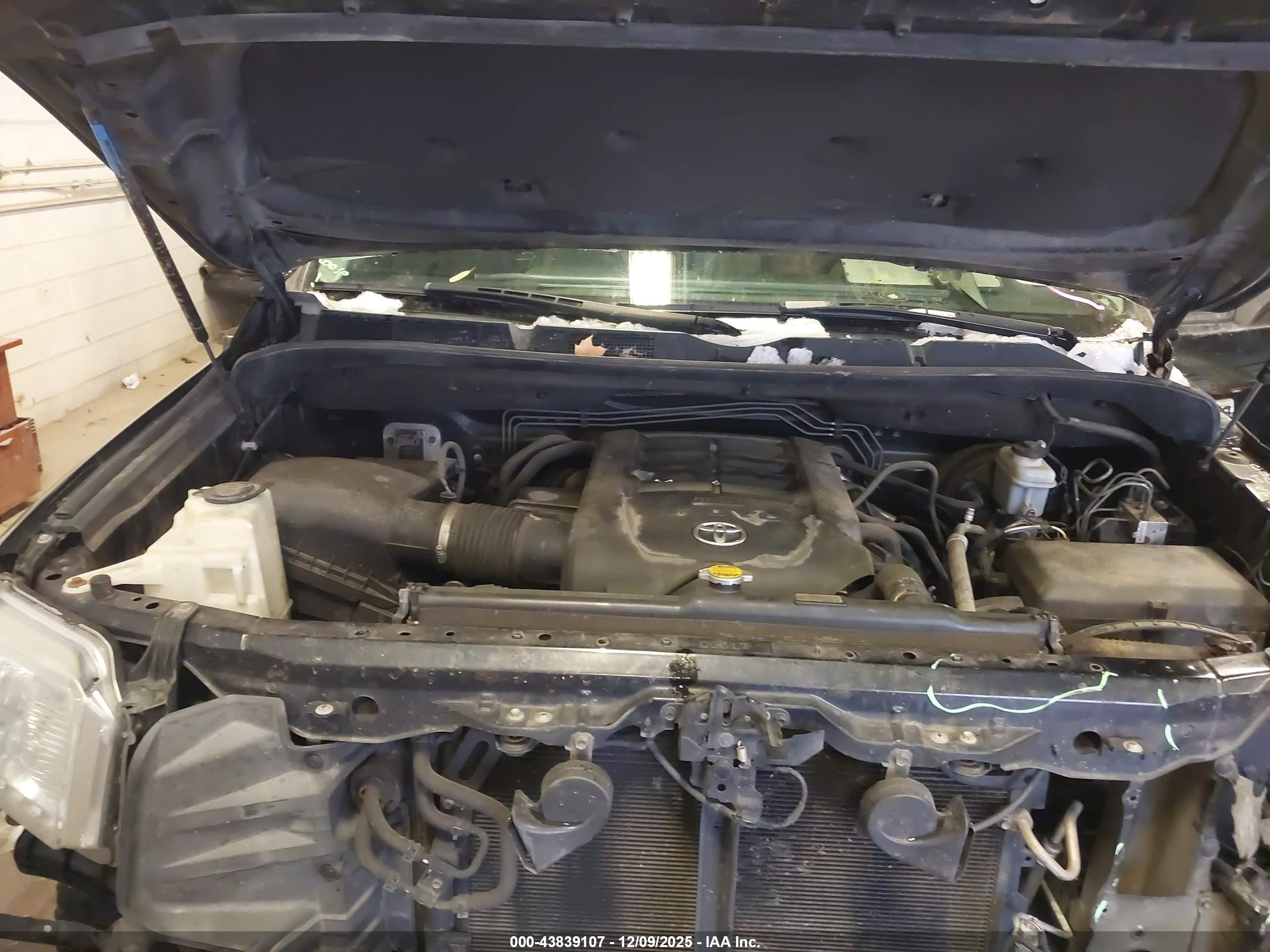 TOYOTA TUNDRA image 10