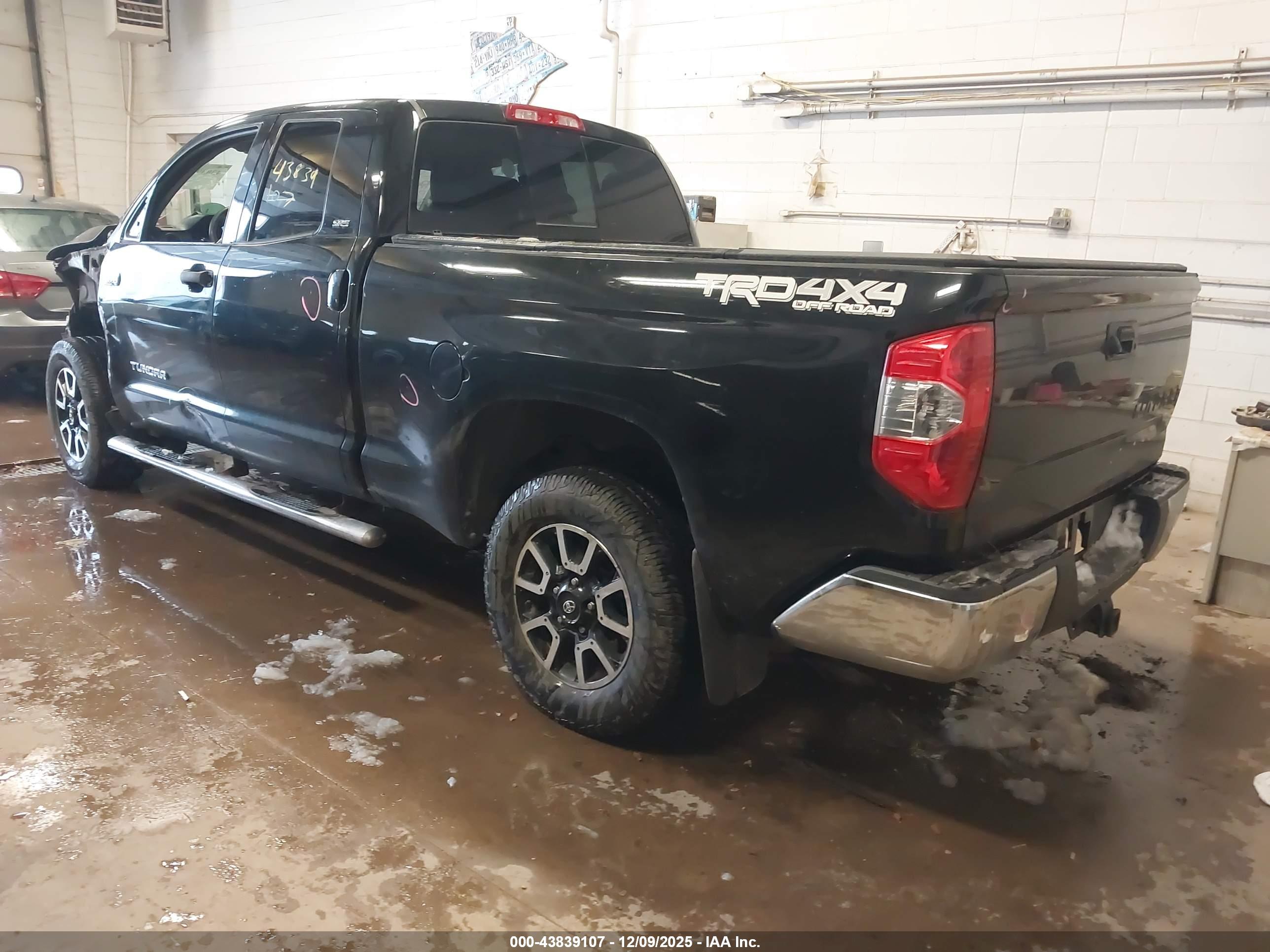 TOYOTA TUNDRA image 3