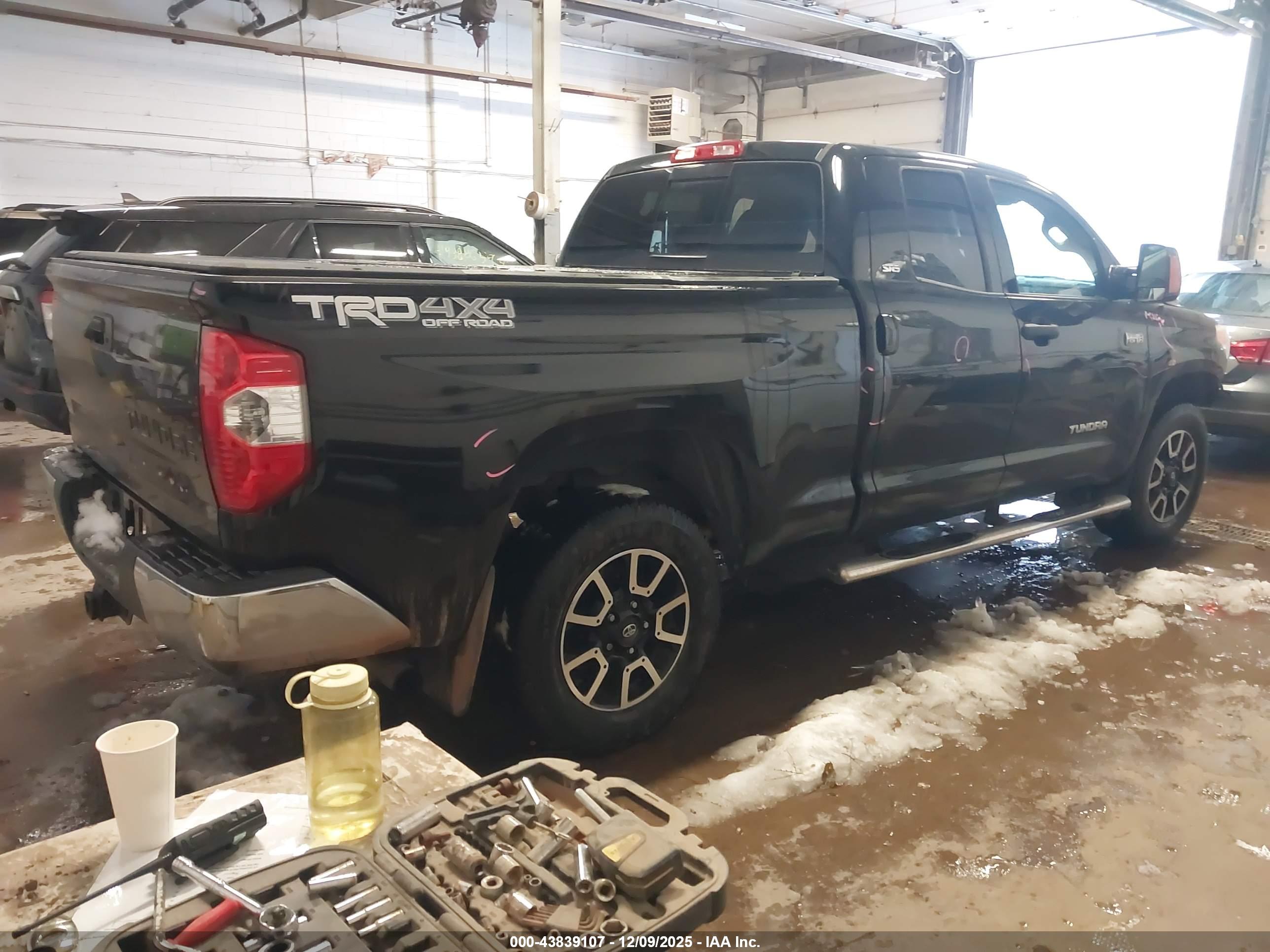 TOYOTA TUNDRA image 4