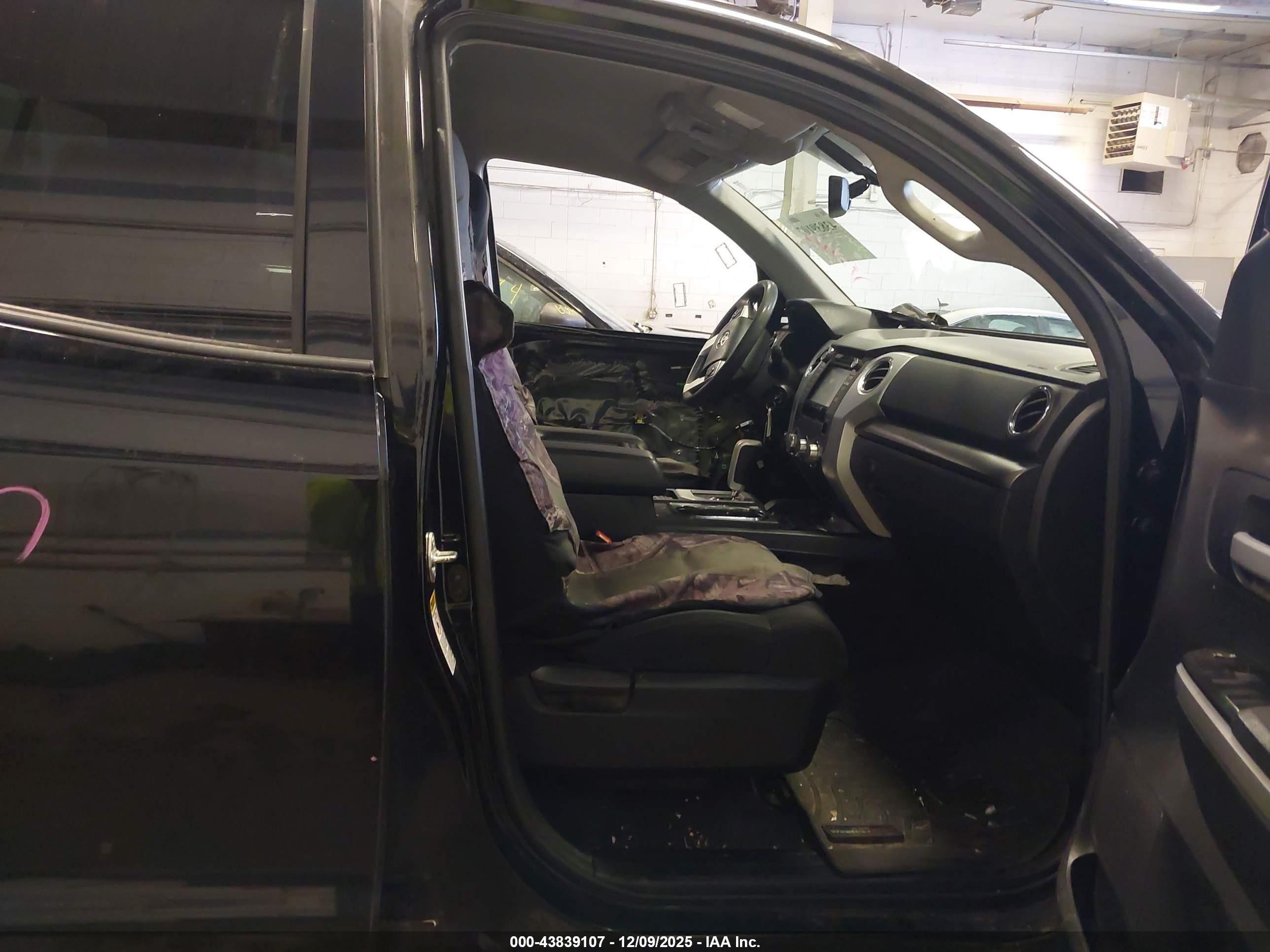TOYOTA TUNDRA image 5