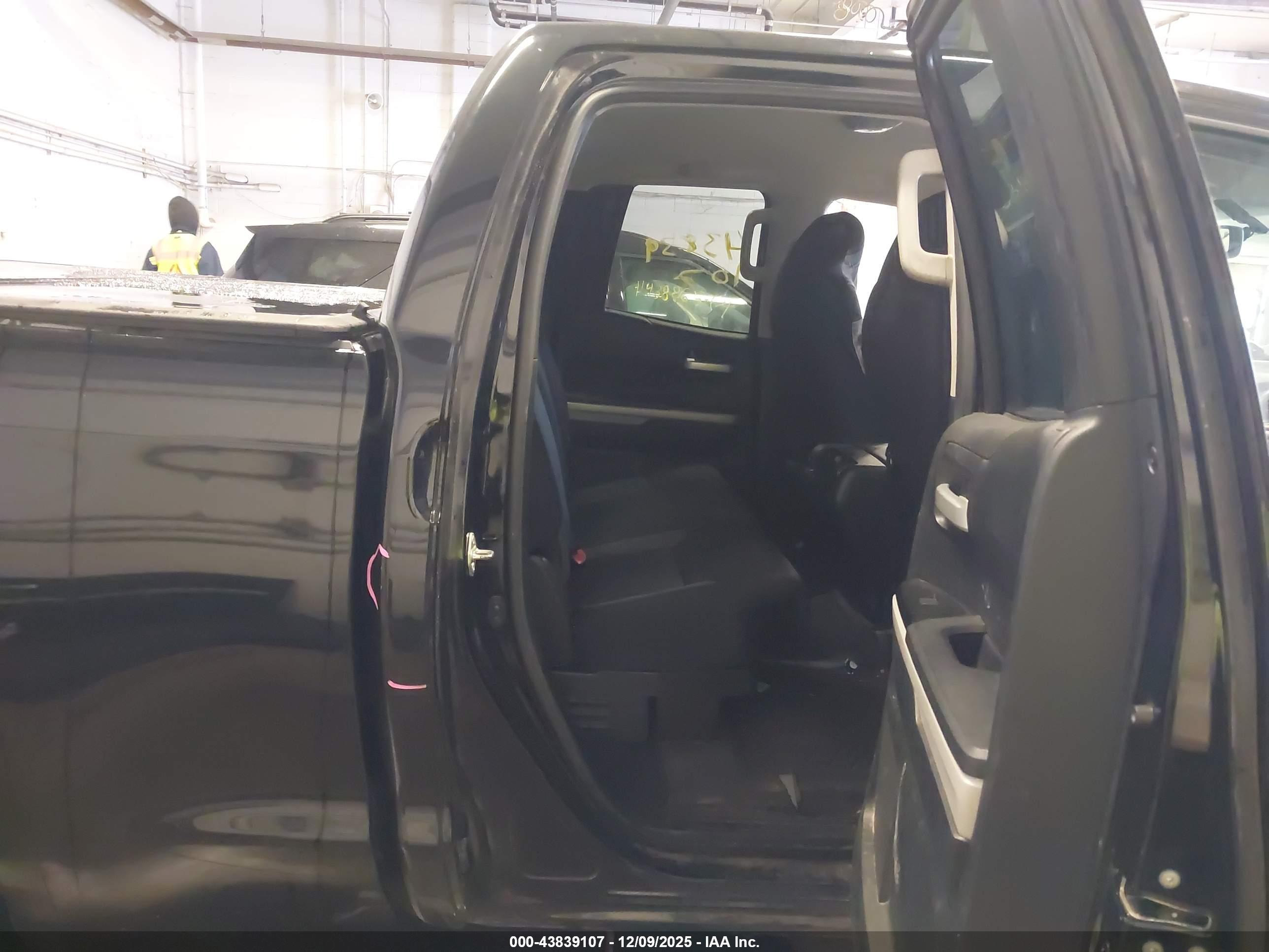 TOYOTA TUNDRA image 8