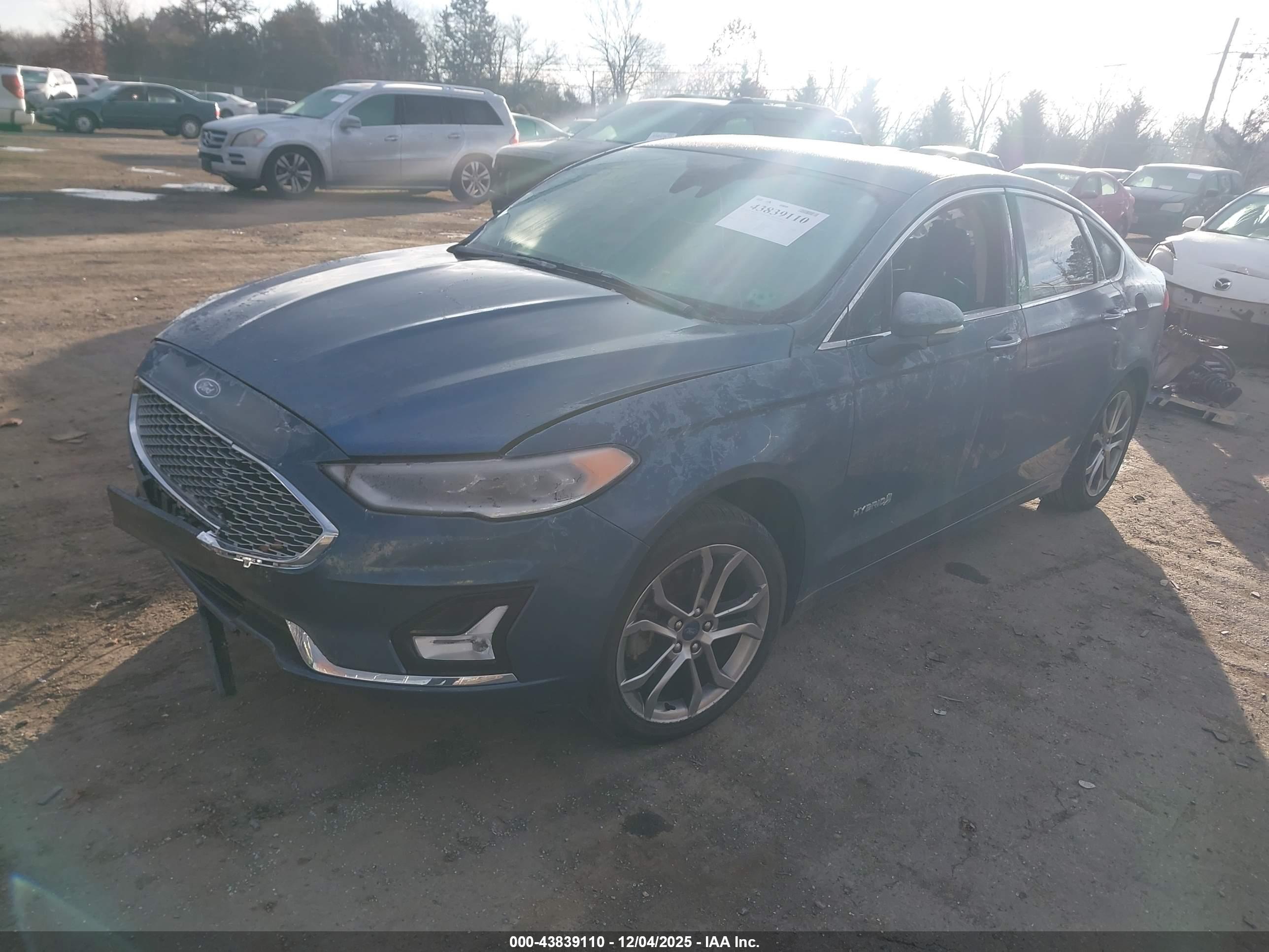 FORD FUSION image 2