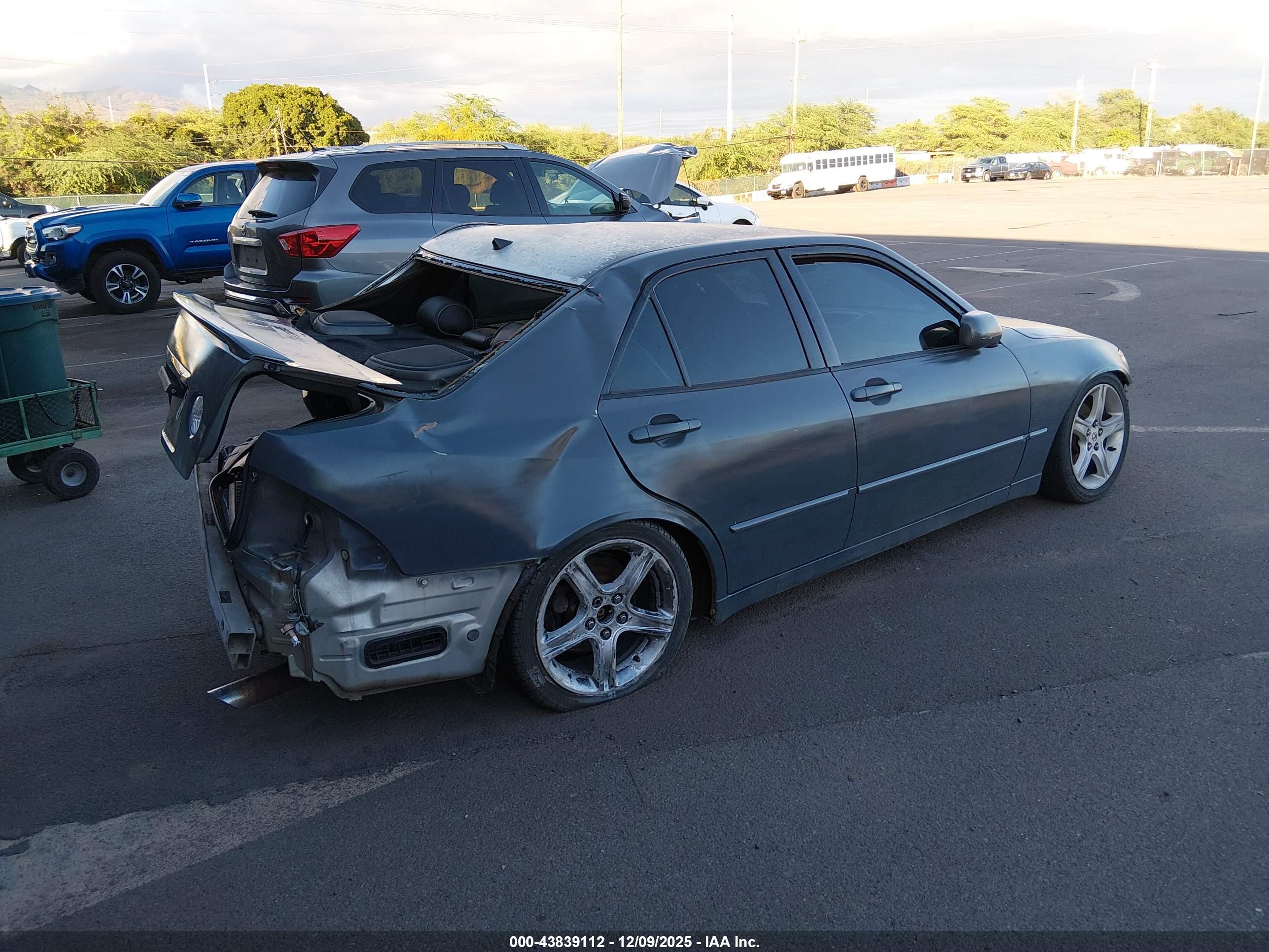 LEXUS IS image 4