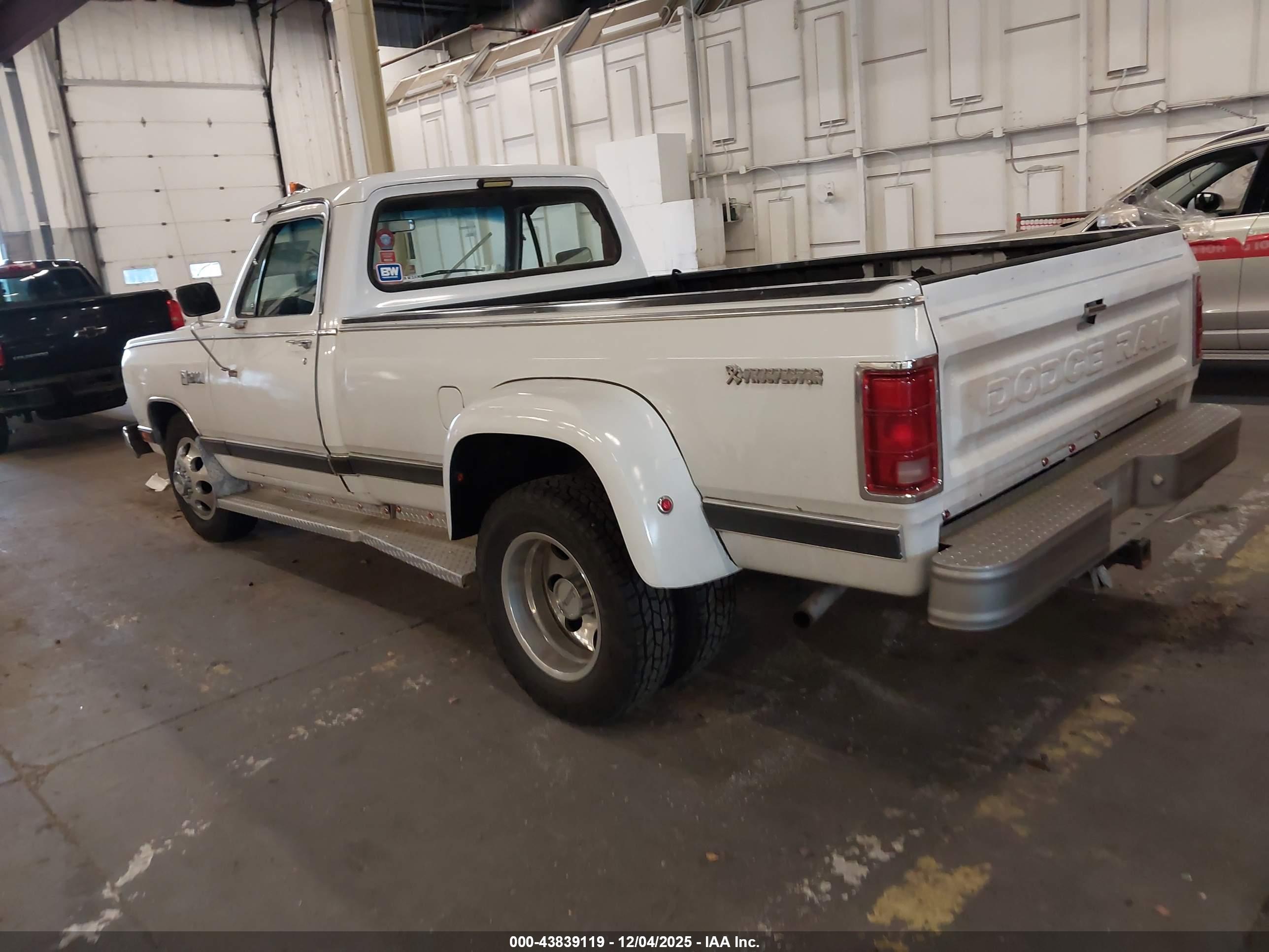 DODGE D-SERIES image 3