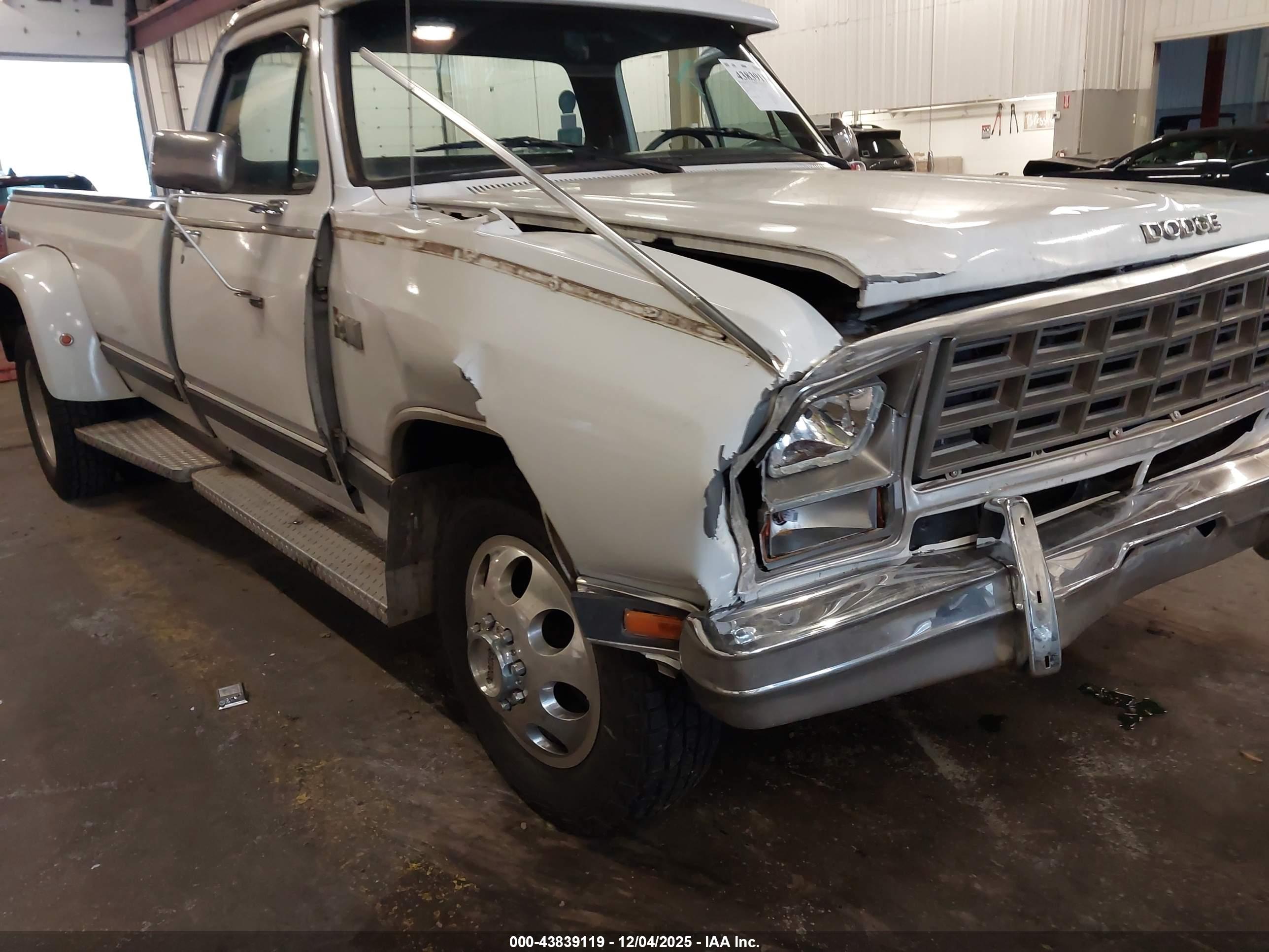 DODGE D-SERIES image 6