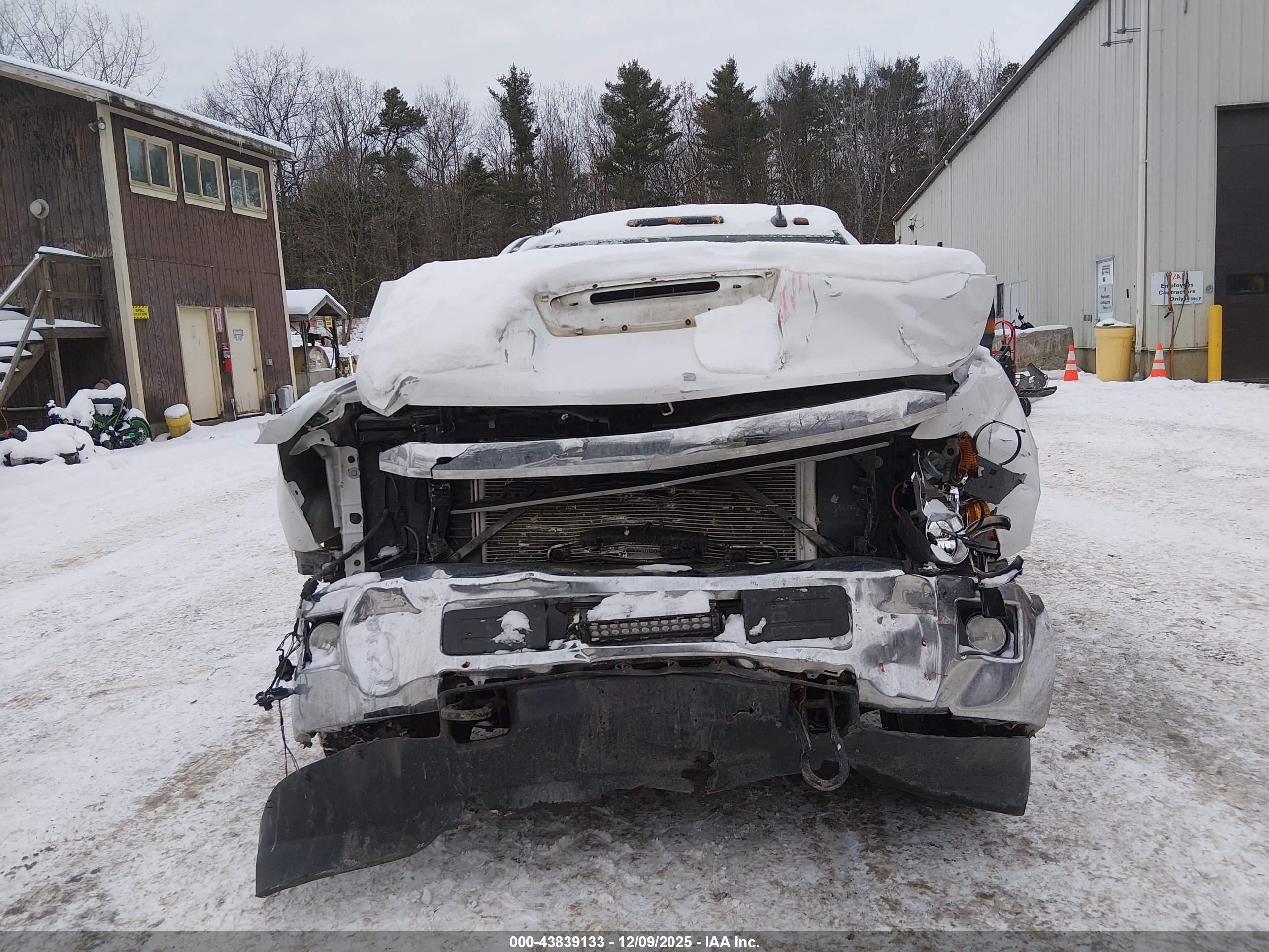 CHEVROLET SILVERADO image 6
