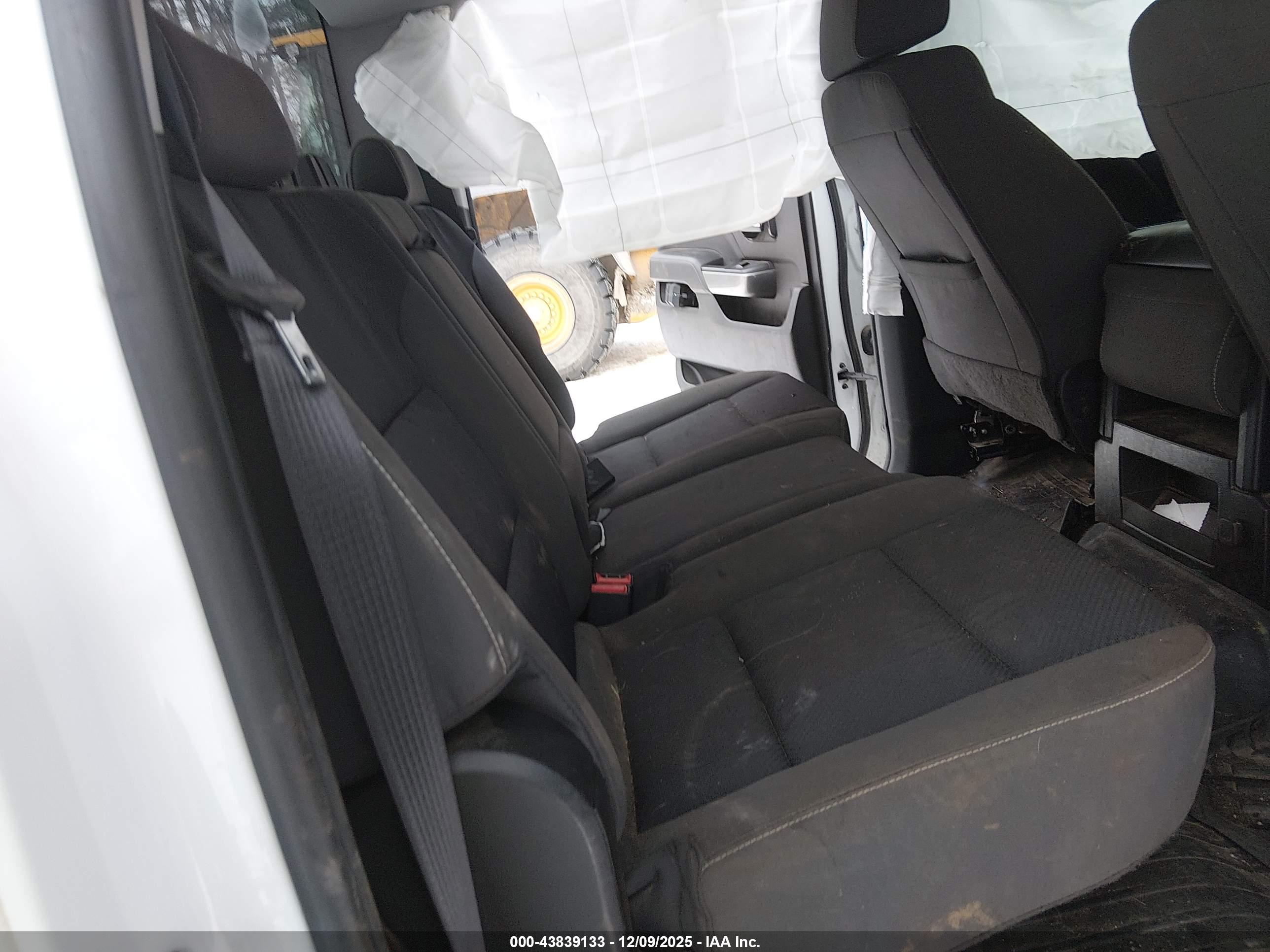 CHEVROLET SILVERADO image 8
