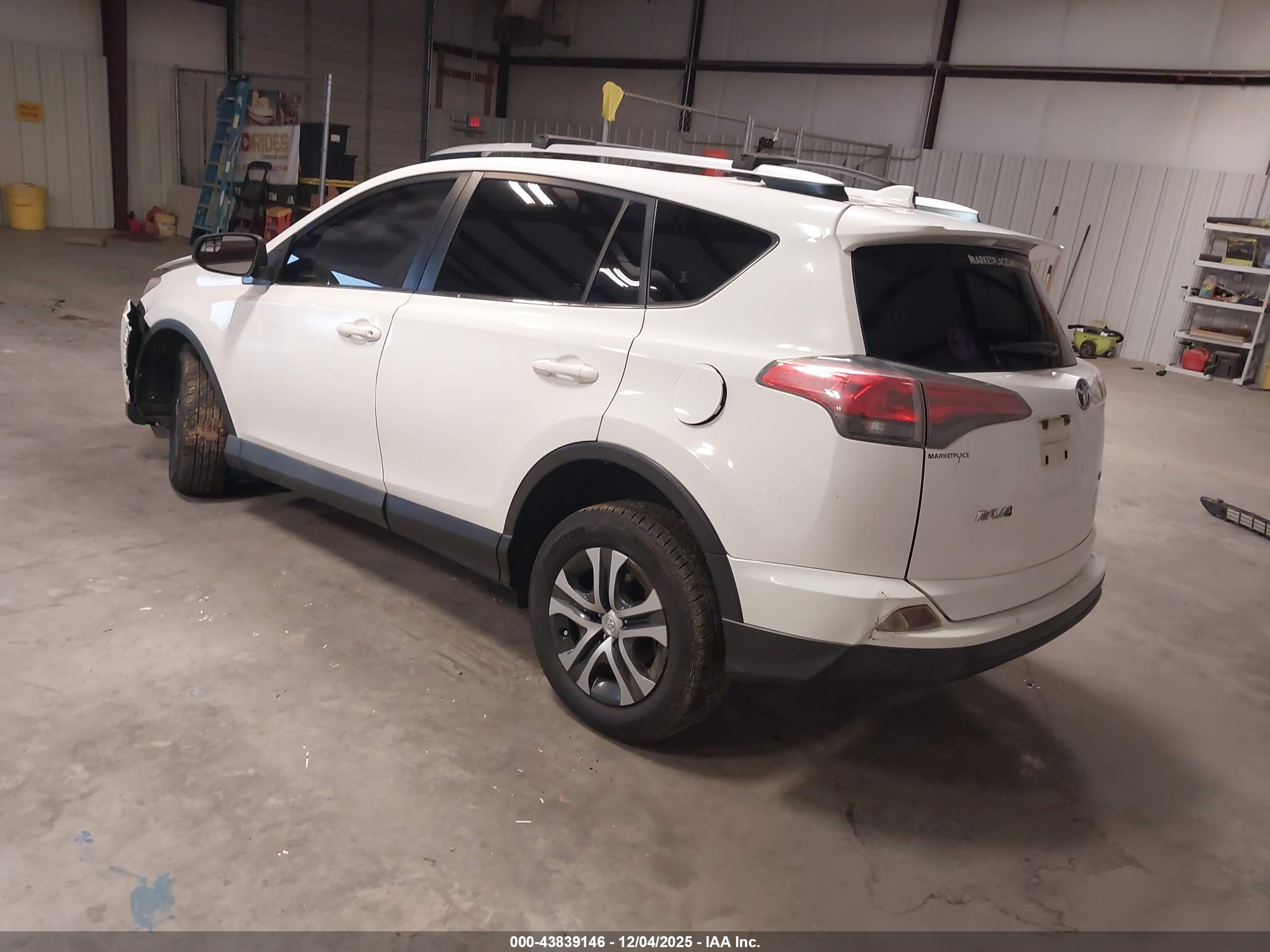 TOYOTA RAV4 image 3