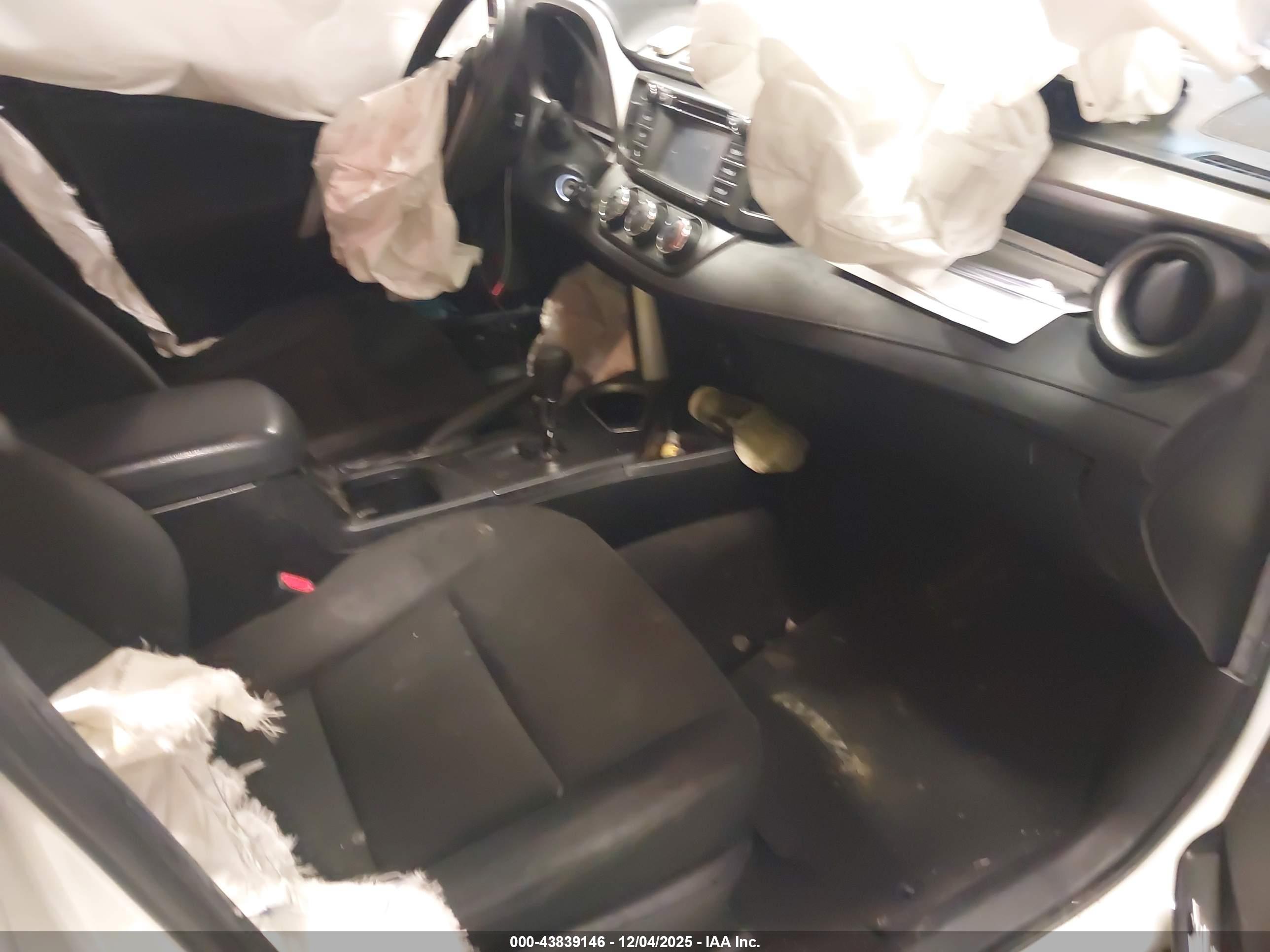 TOYOTA RAV4 image 5