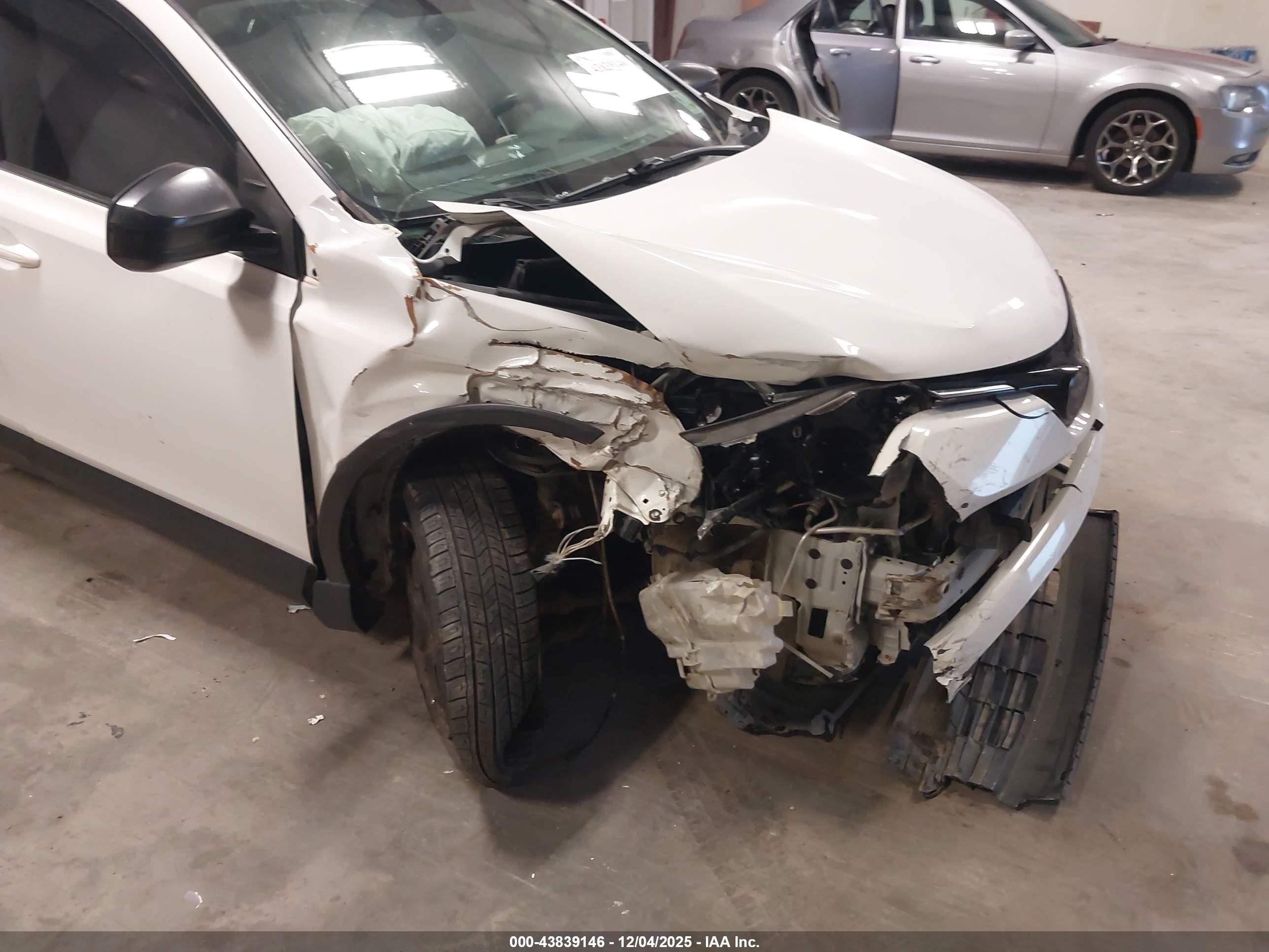 TOYOTA RAV4 image 6