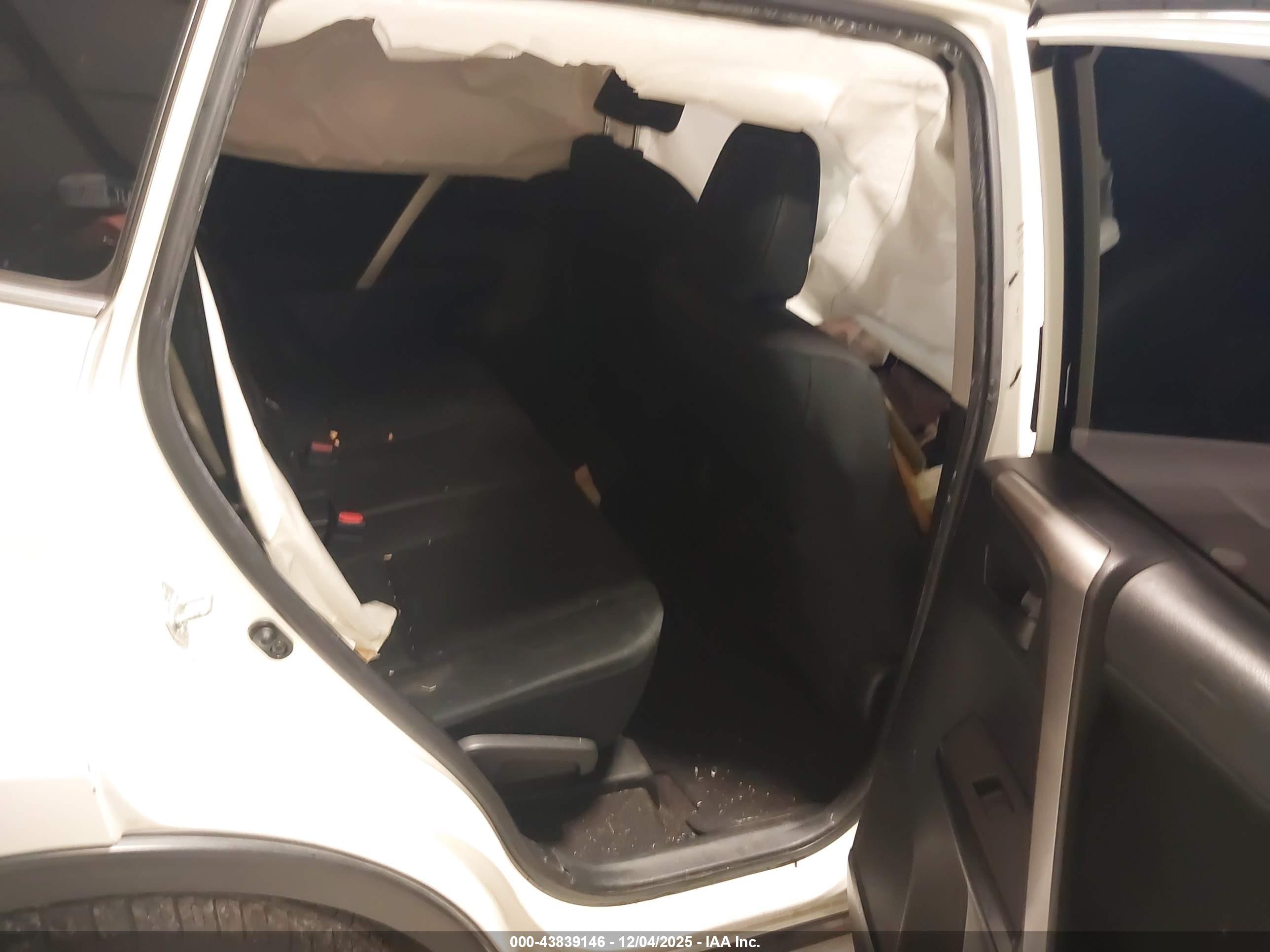 TOYOTA RAV4 image 8