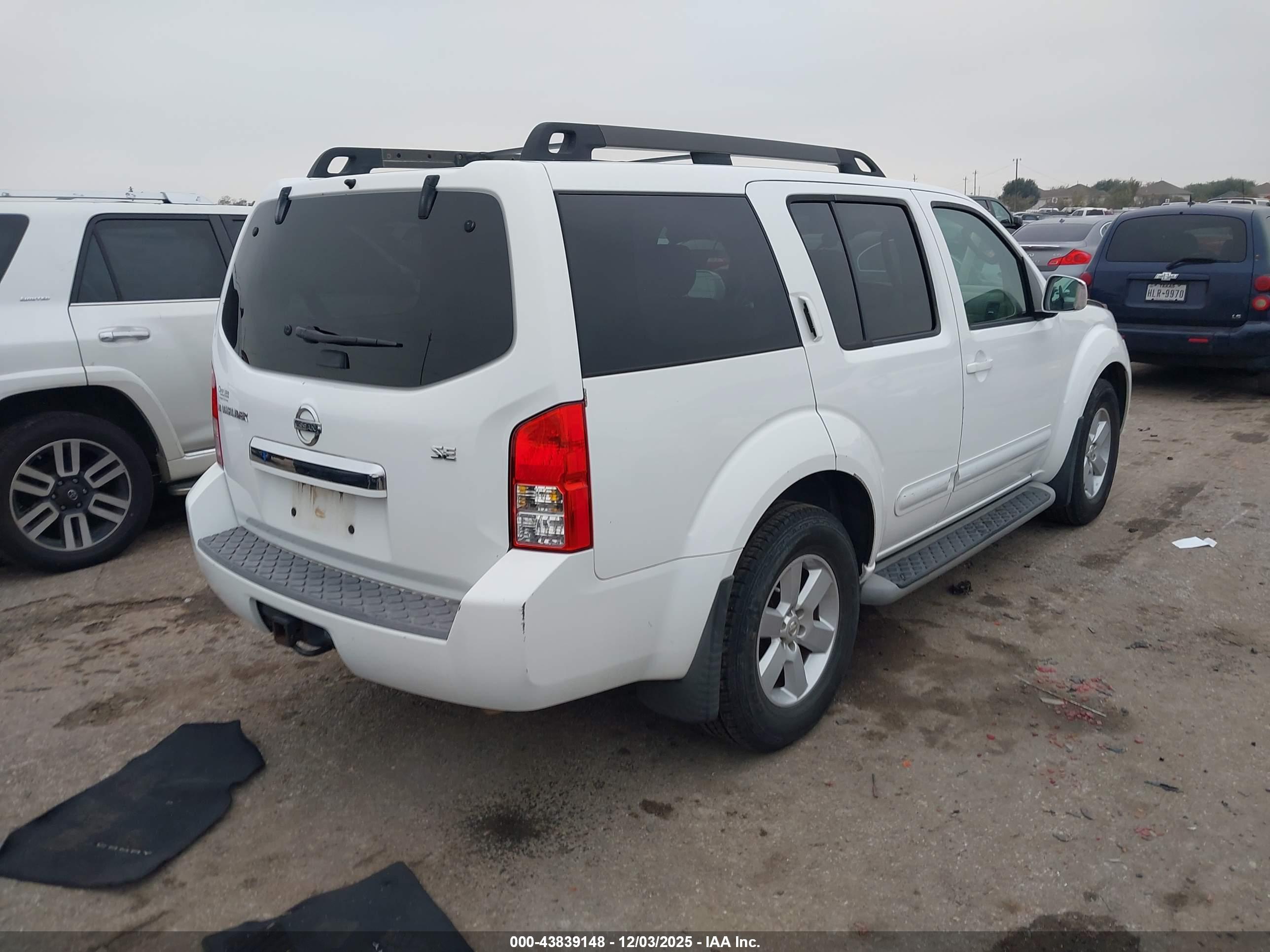 NISSAN PATHFINDER image 4