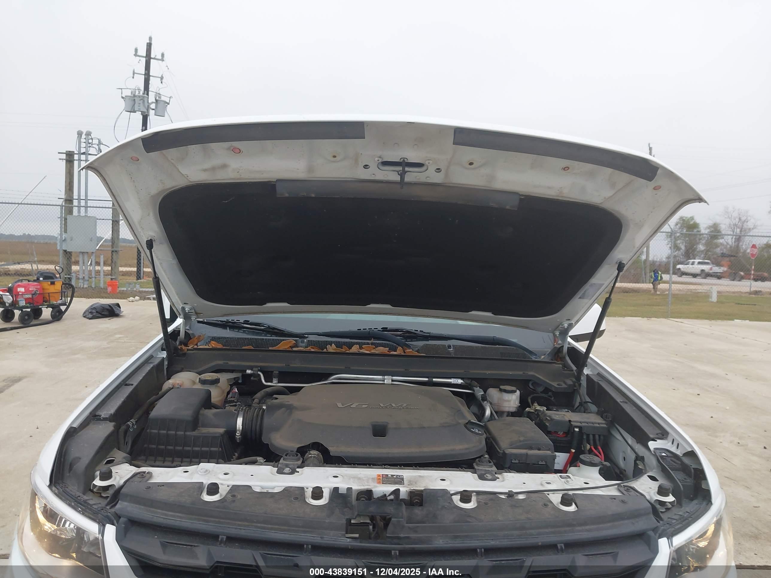 CHEVROLET COLORADO image 10