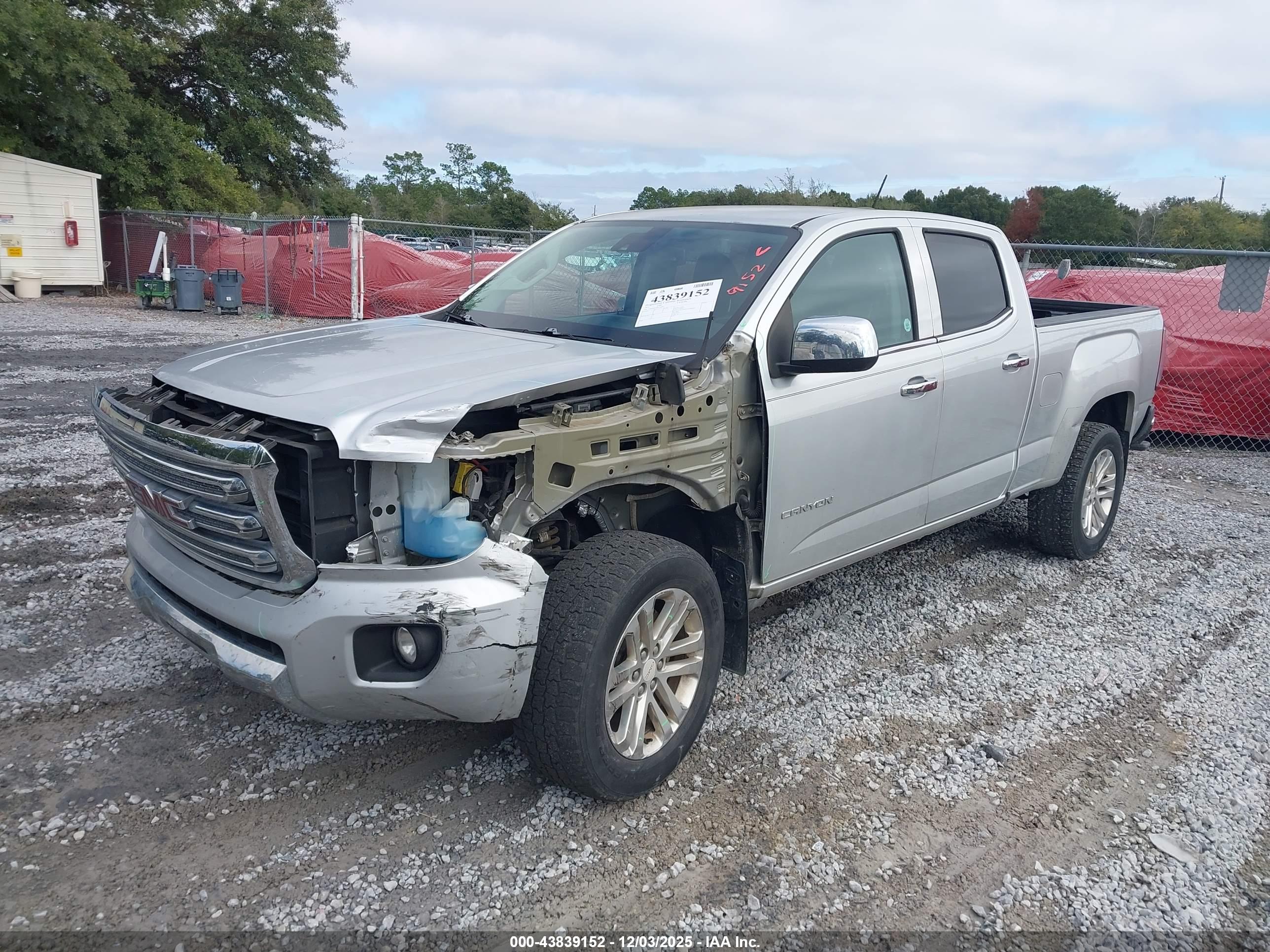 GMC CANYON image 2