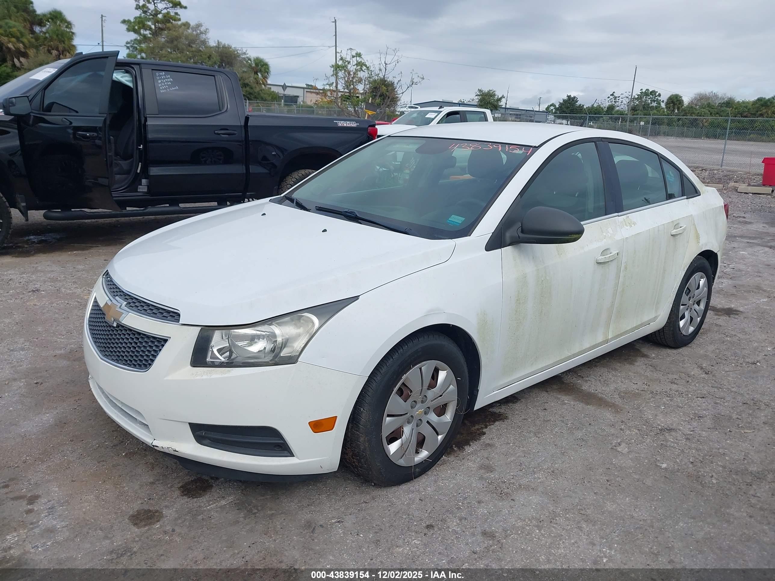 CHEVROLET CRUZE image 2