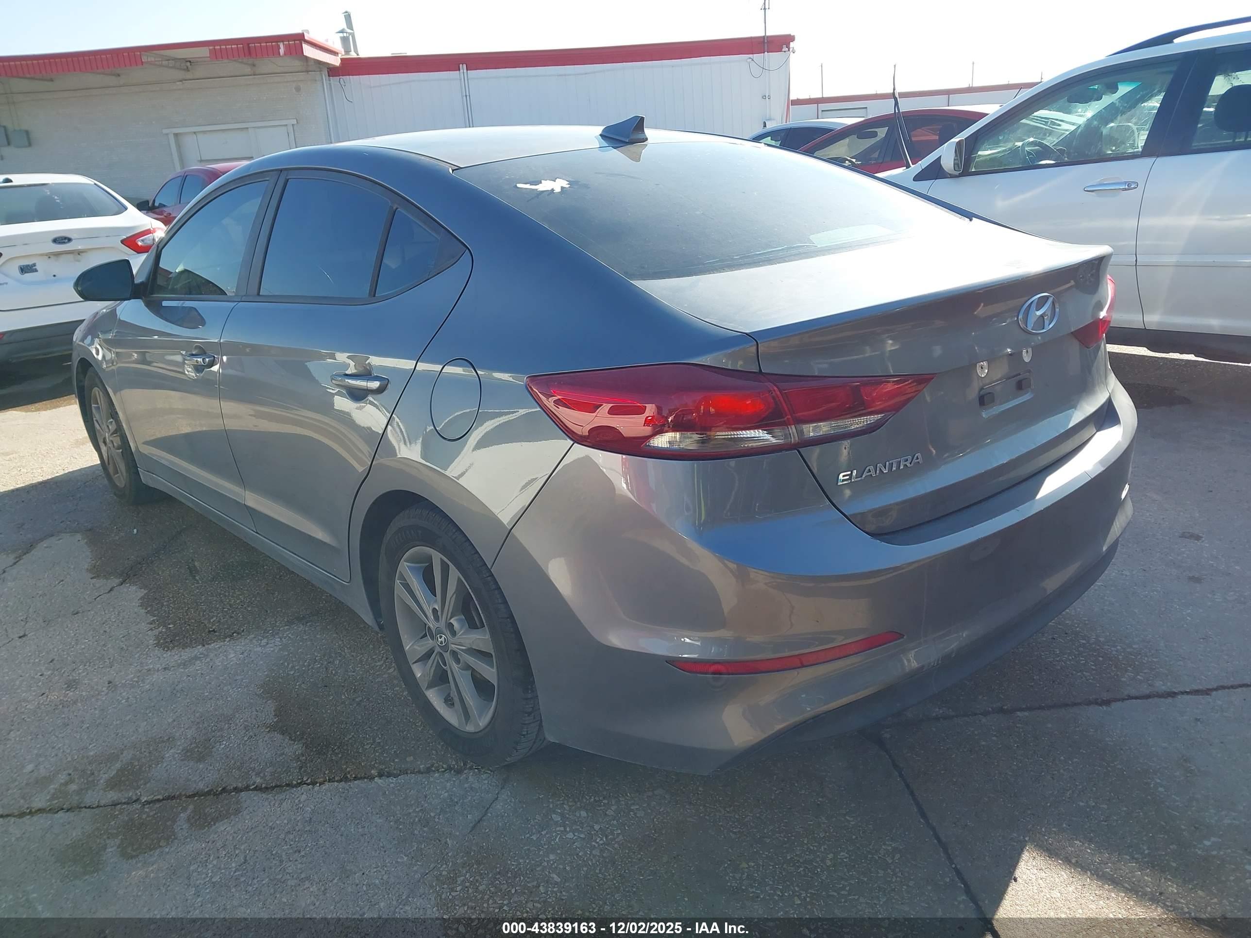 HYUNDAI ELANTRA image 3