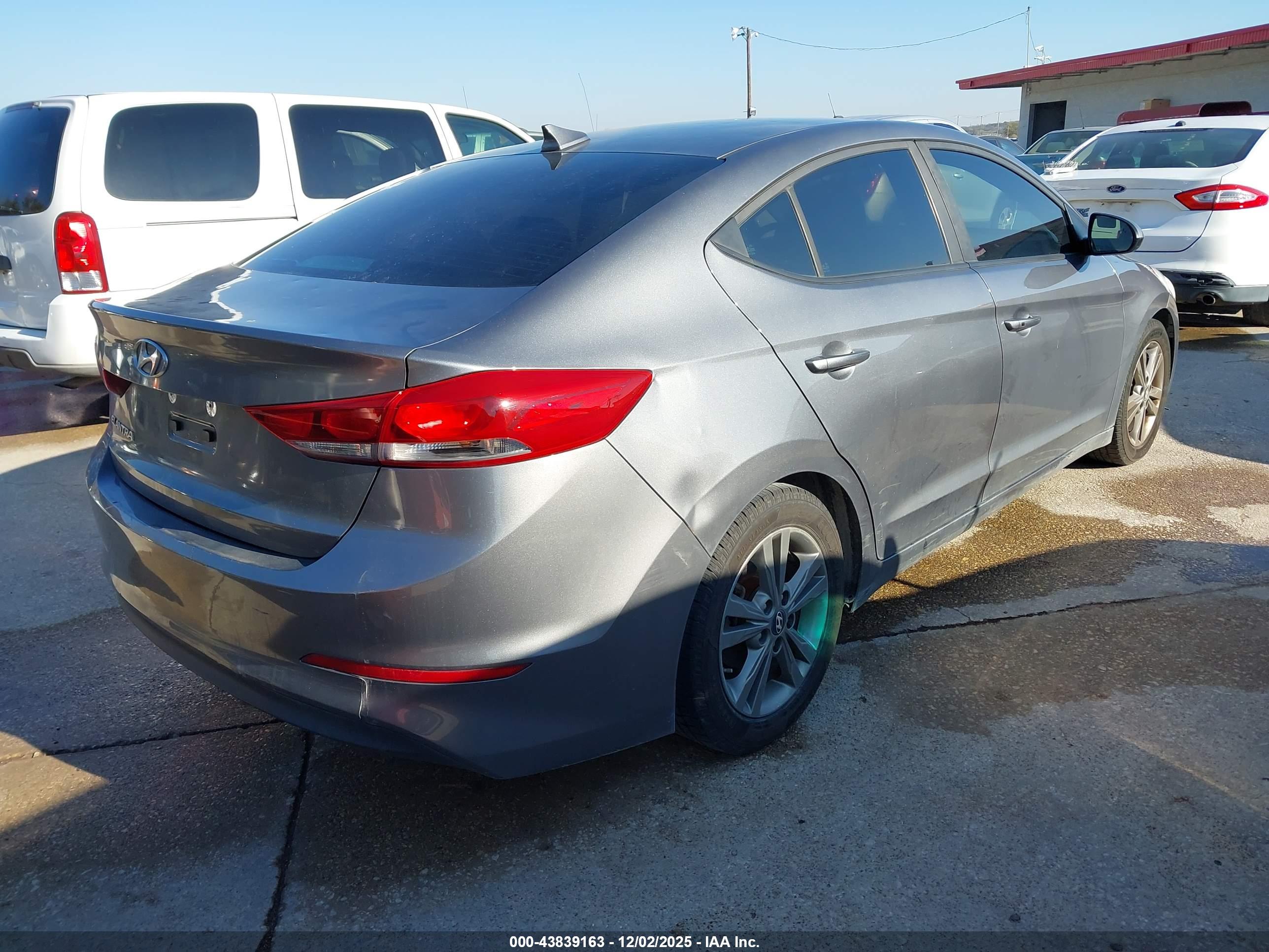 HYUNDAI ELANTRA image 4