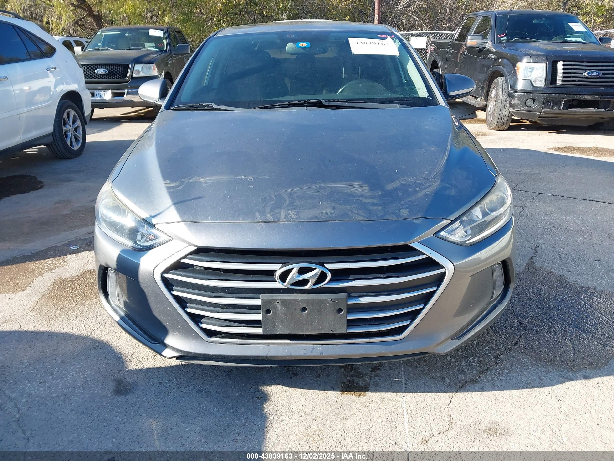 HYUNDAI ELANTRA image 6