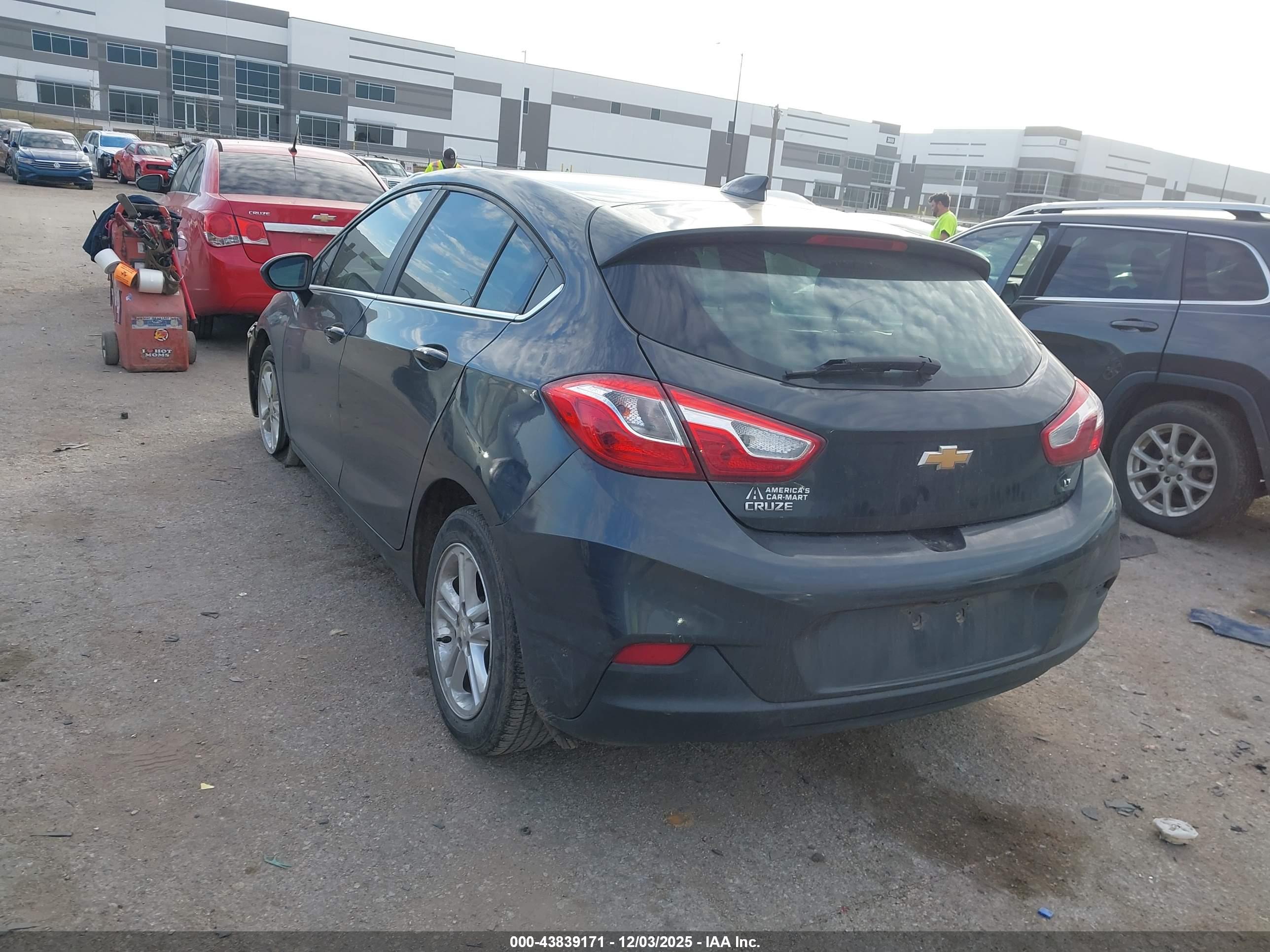CHEVROLET CRUZE image 3