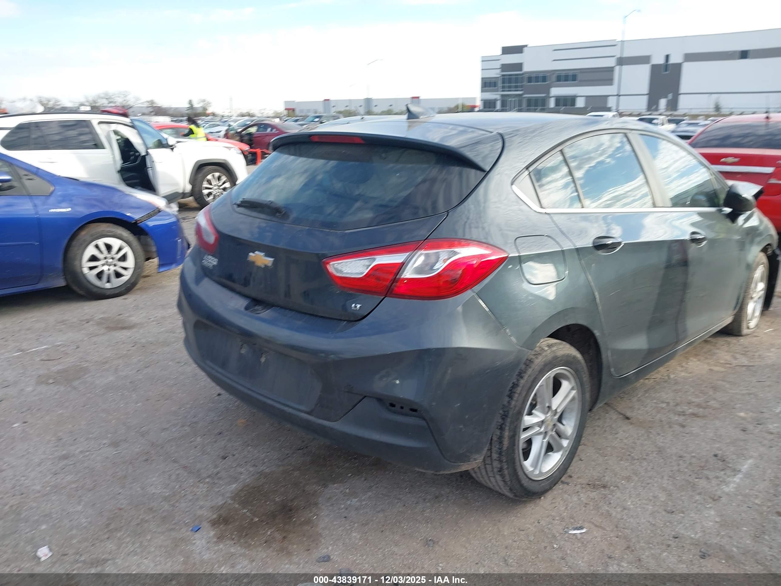 CHEVROLET CRUZE image 4