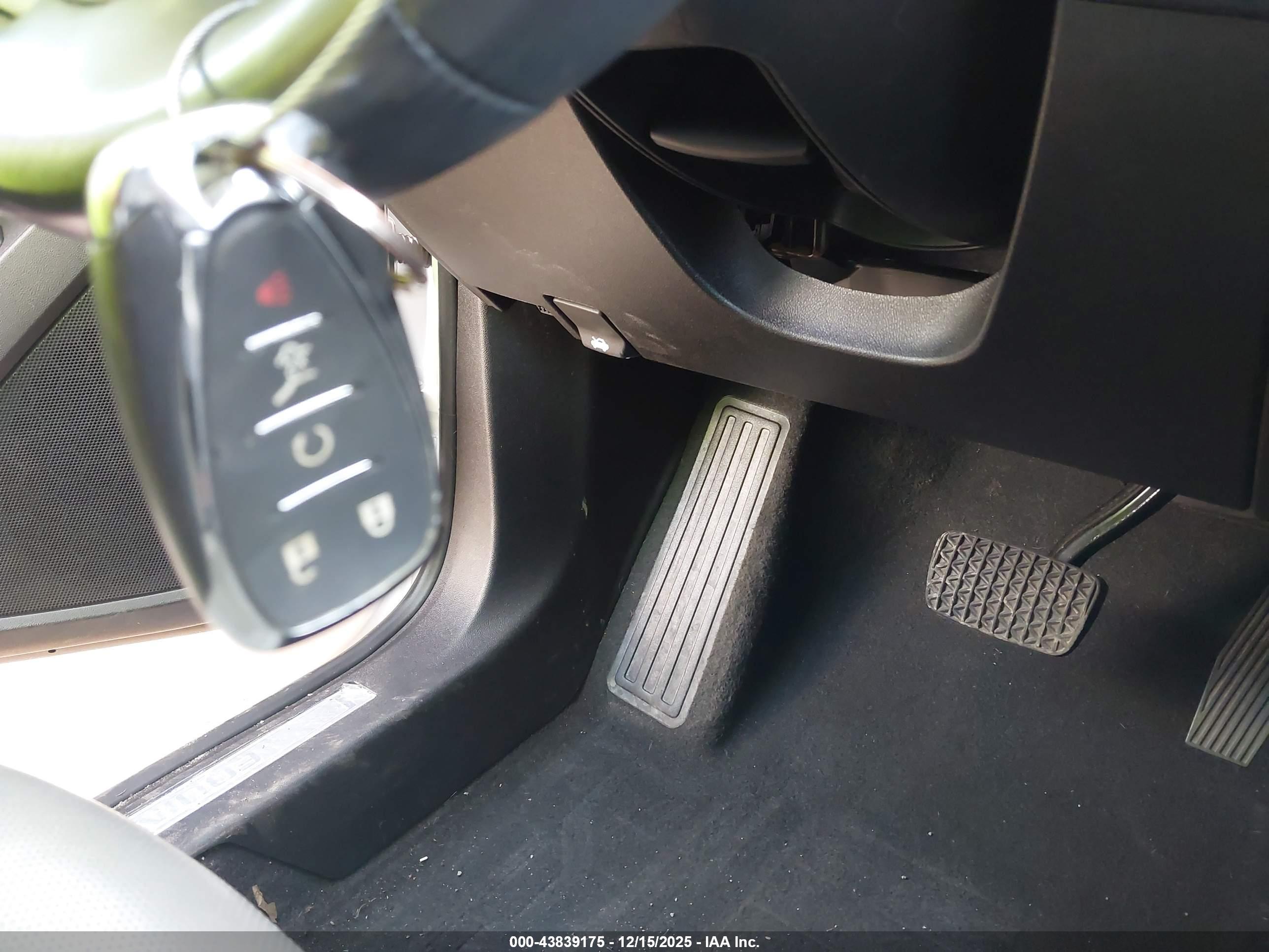 CHEVROLET EQUINOX image 11