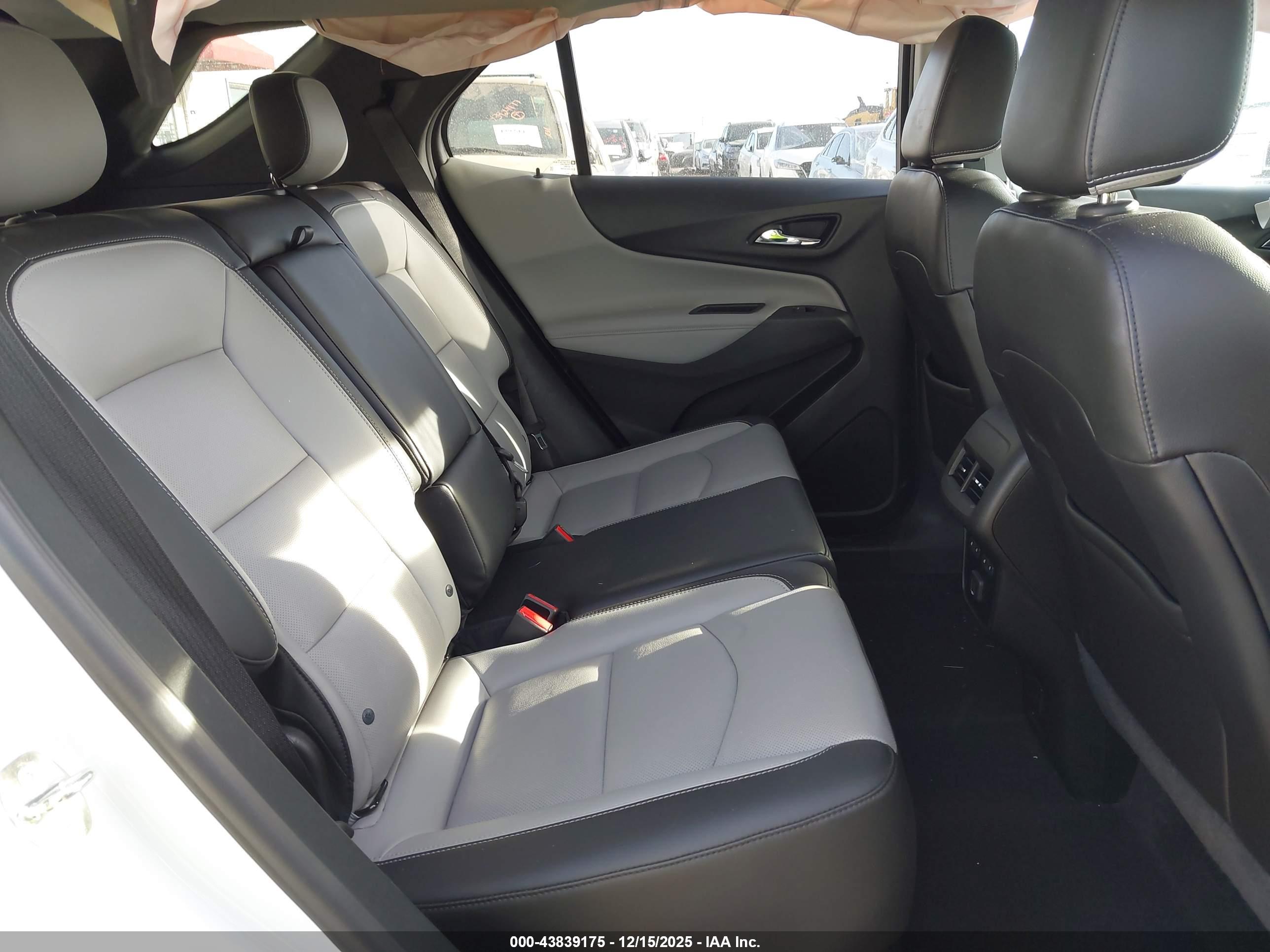 CHEVROLET EQUINOX image 8