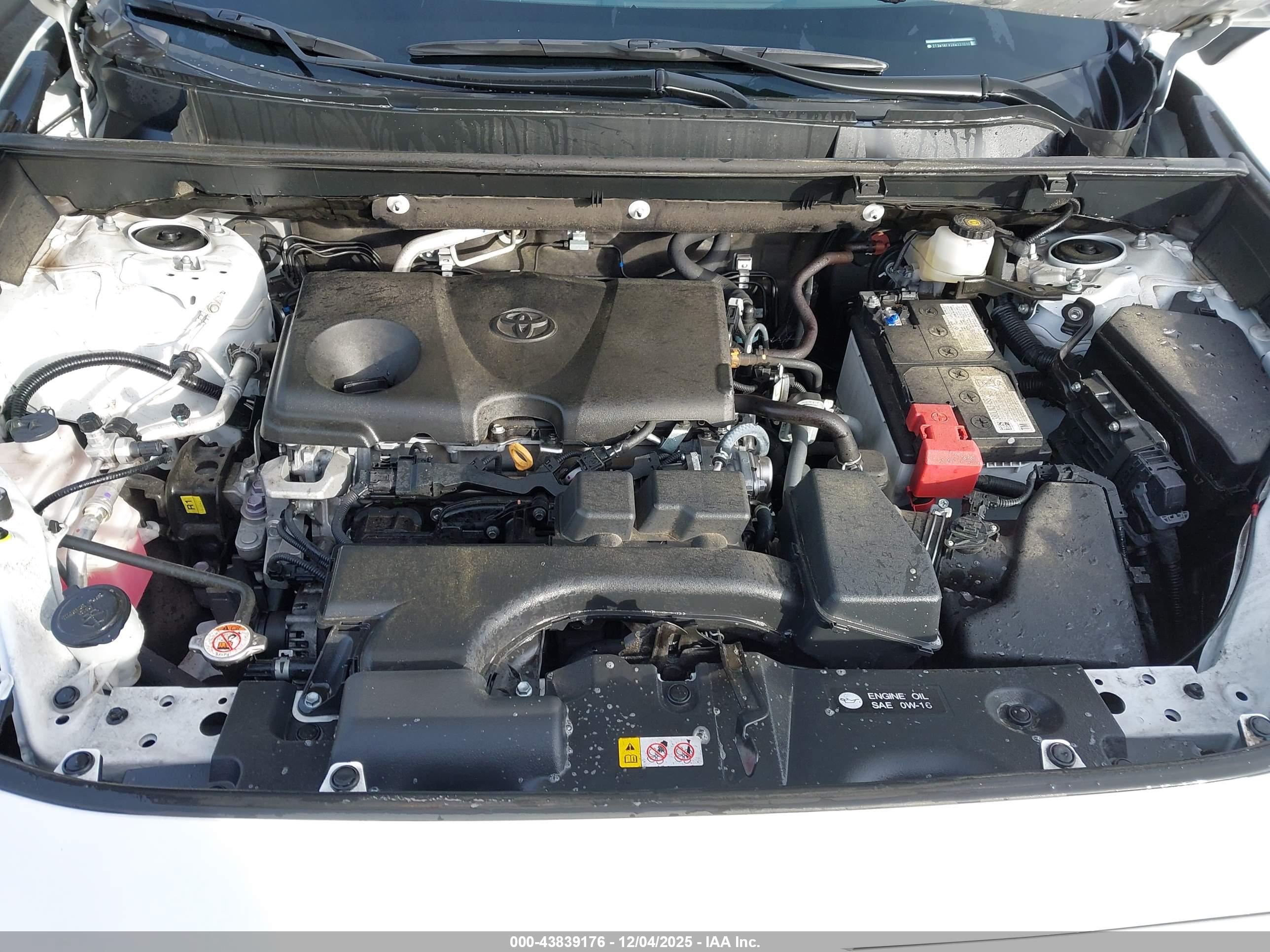TOYOTA RAV4 image 10