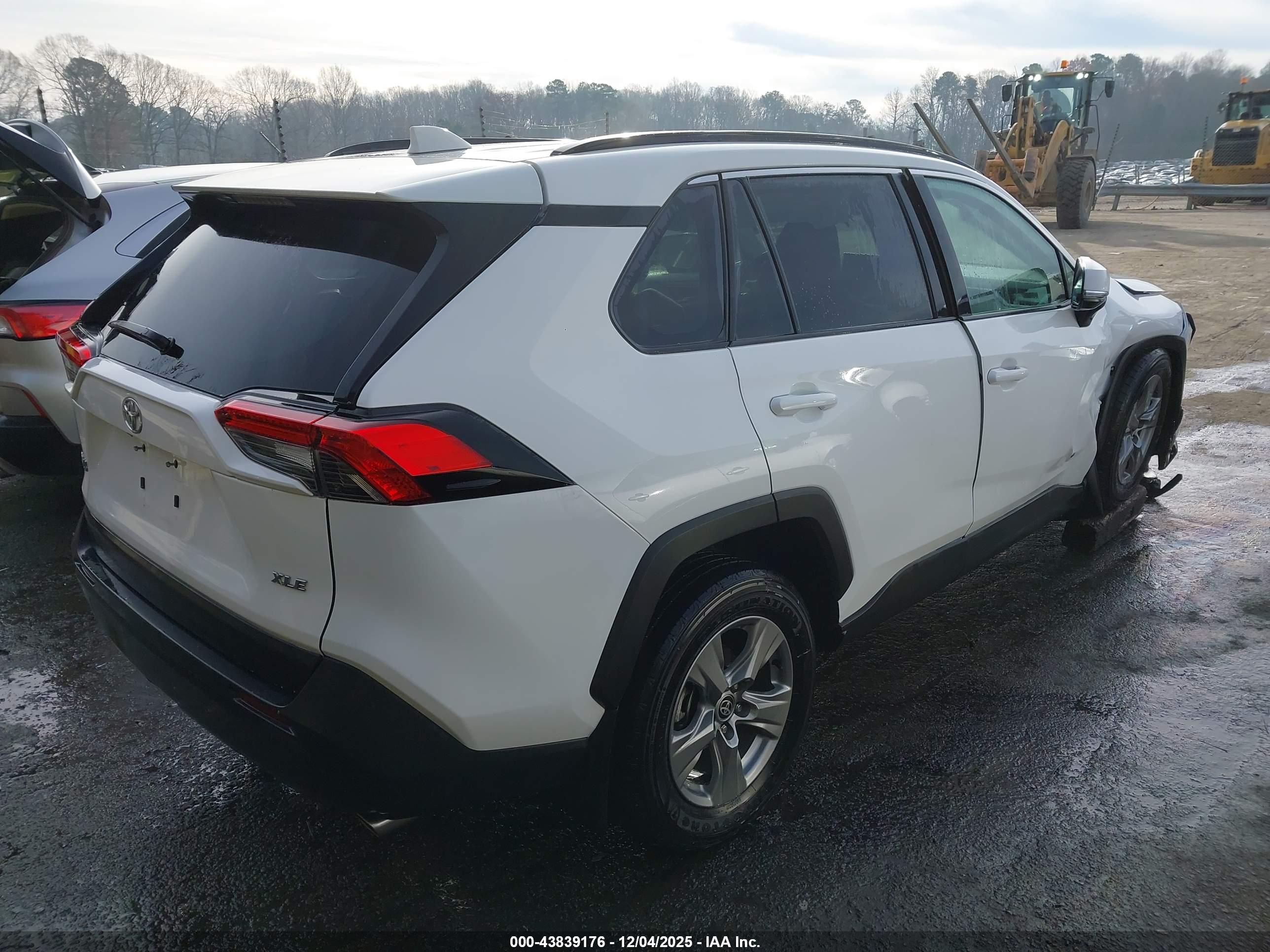 TOYOTA RAV4 image 4