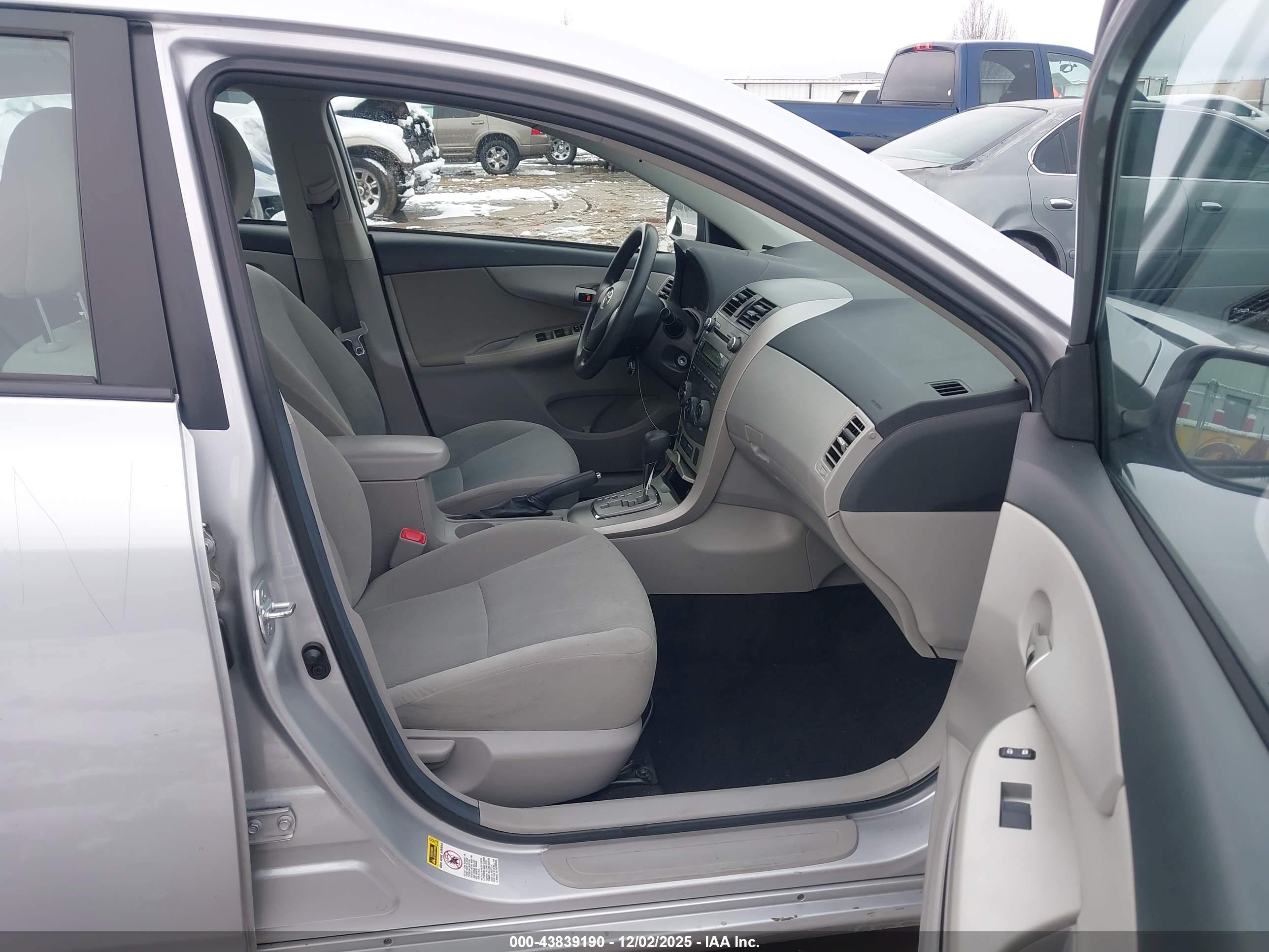 TOYOTA COROLLA image 5